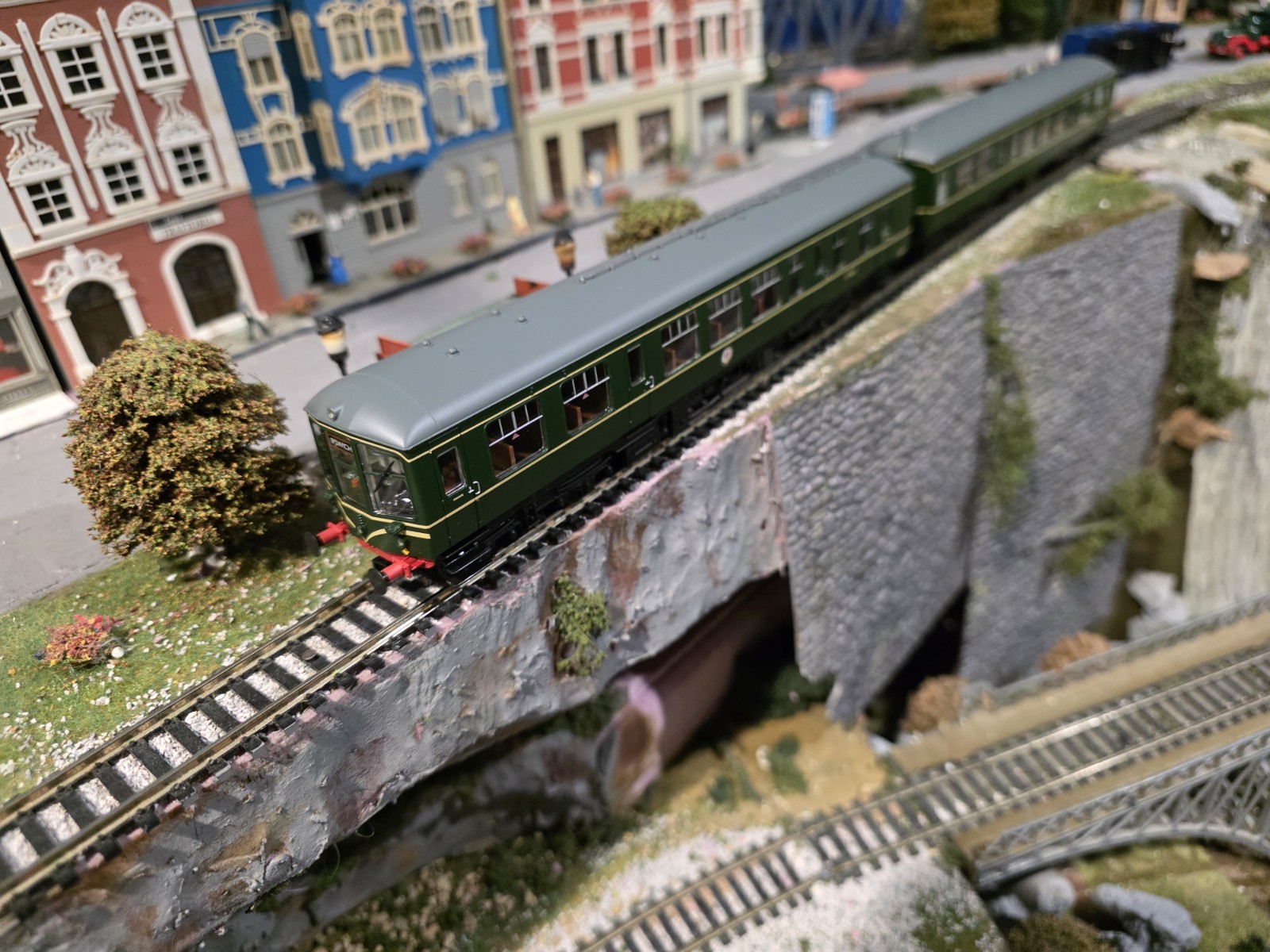 Bachmann Branchline BR Derby Two Car EMU 32-516a OO Scale DCC Ready