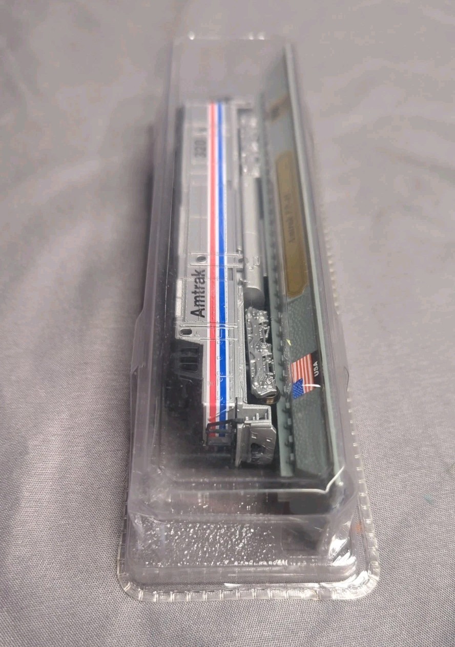 Del Prado N Scale Amtrak FP-45 Display Model Locomotive #320- 1:160 Sealed Box