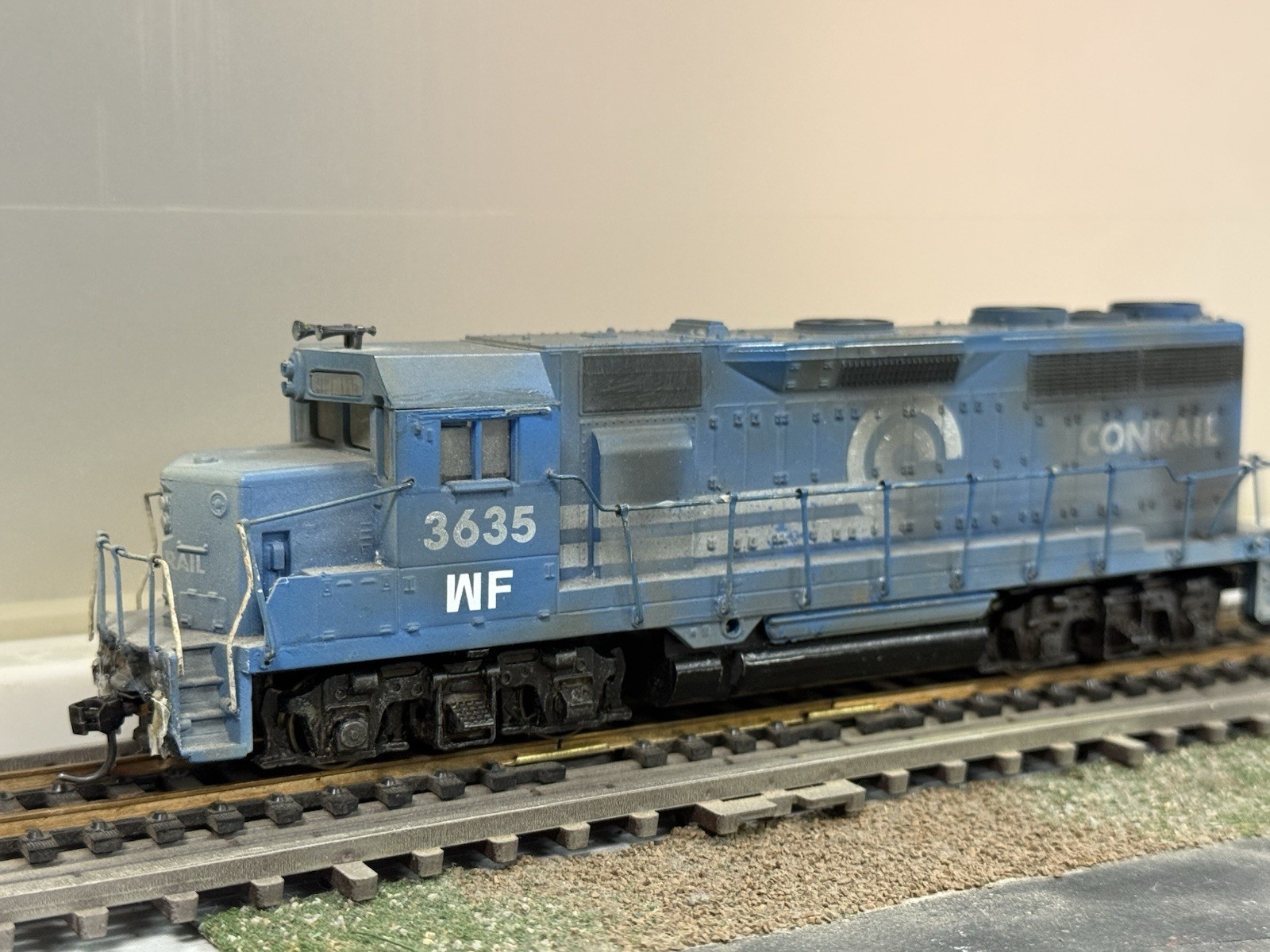 Conrail HO Diesel Locomotive 3635 Blue White Model Railroad (Weathered)
