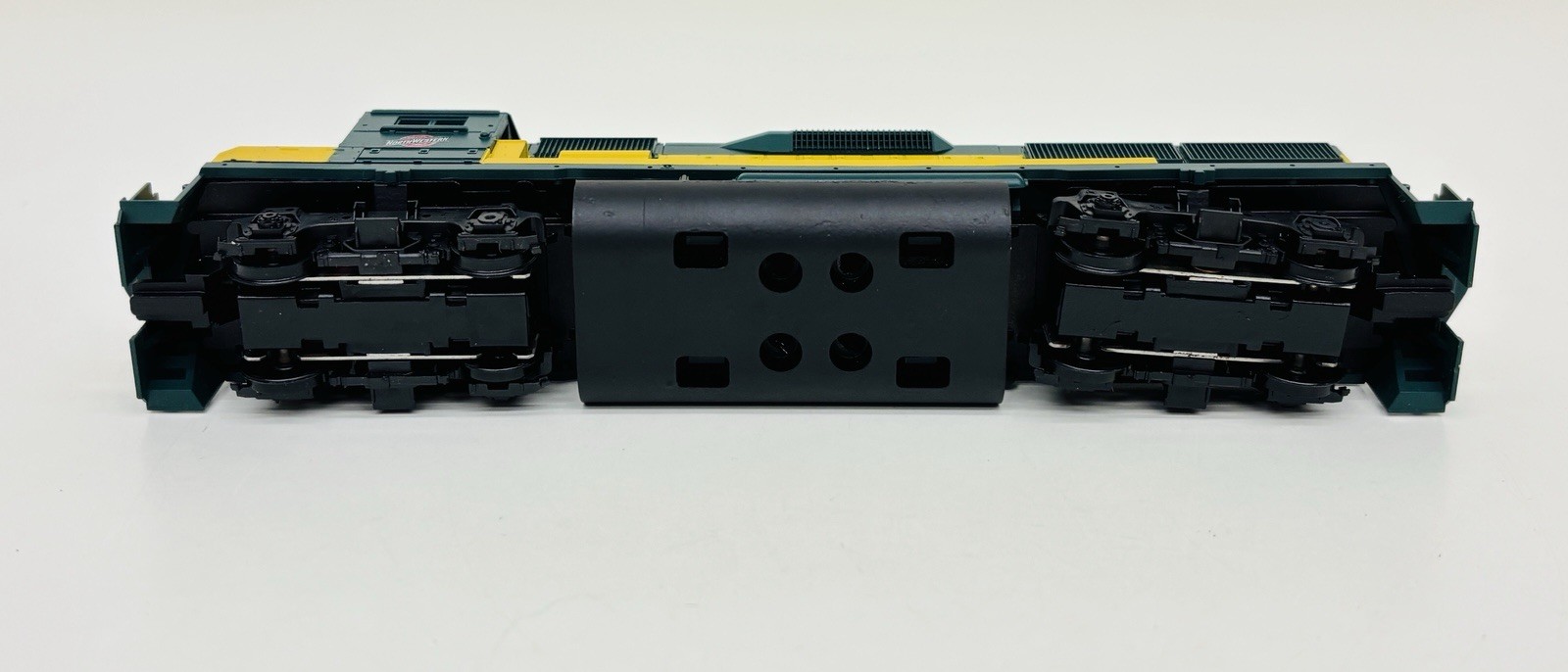 Athearn HO CNW GP50 Dummy Non-Powered Diesel Locomotive 4678 New