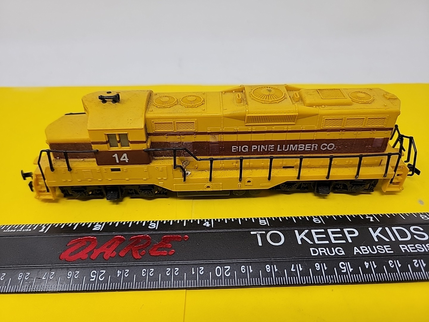 Lot 5 Cox HO Railroad Cars Big Pine Lumber/Northern Pacific NOT Tested Hong Kong