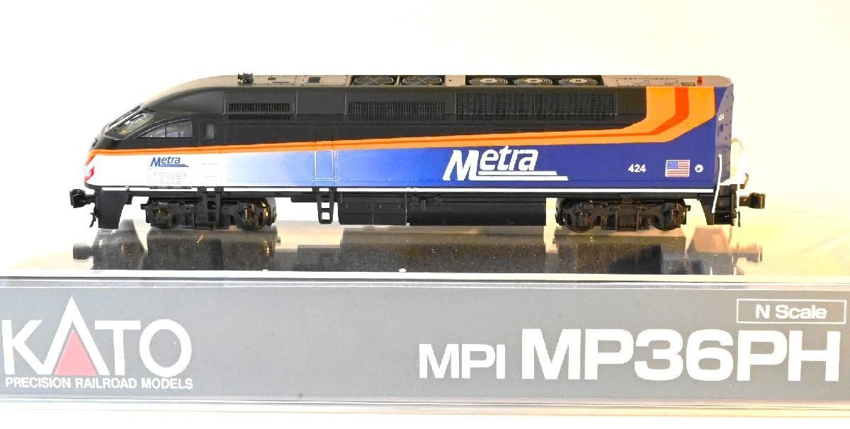 KATO N Scale 176-6124 Chicago METRA MP36PH #424 Diesel Locomotive Model