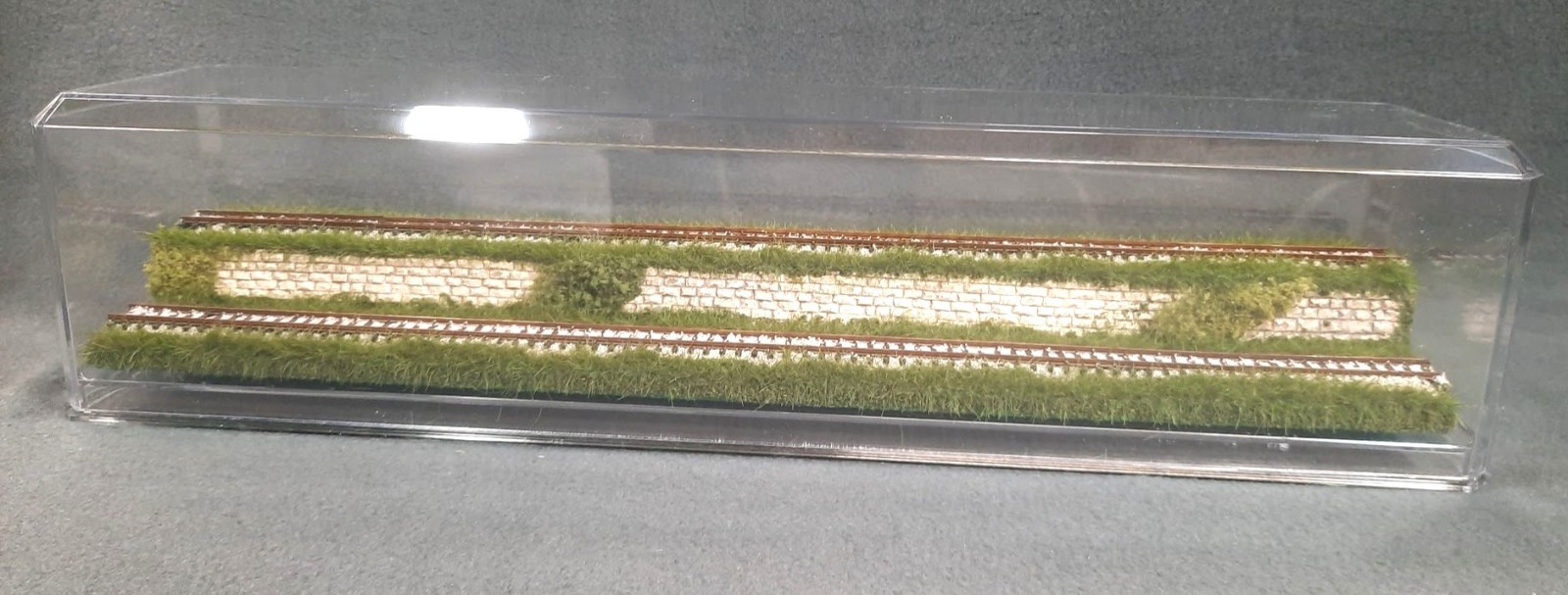 N SCALE 16″ 2-LEVEL TRACK -TALL GRASS-SUMMER SCENE-DISPLAY CASE FOR ANY N TRAINS