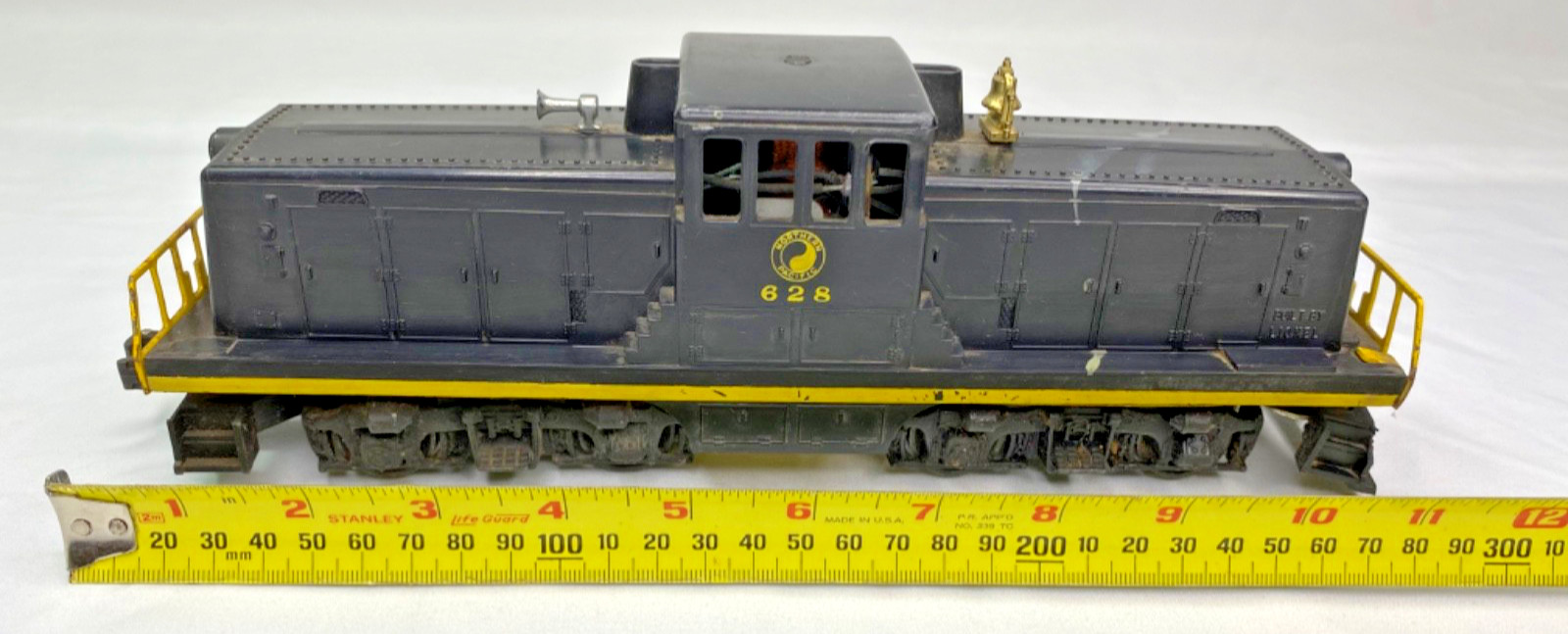 Lionel 628 Northern Pacific 027 Diesel Switcher 44-Ton Center Cab Postwar