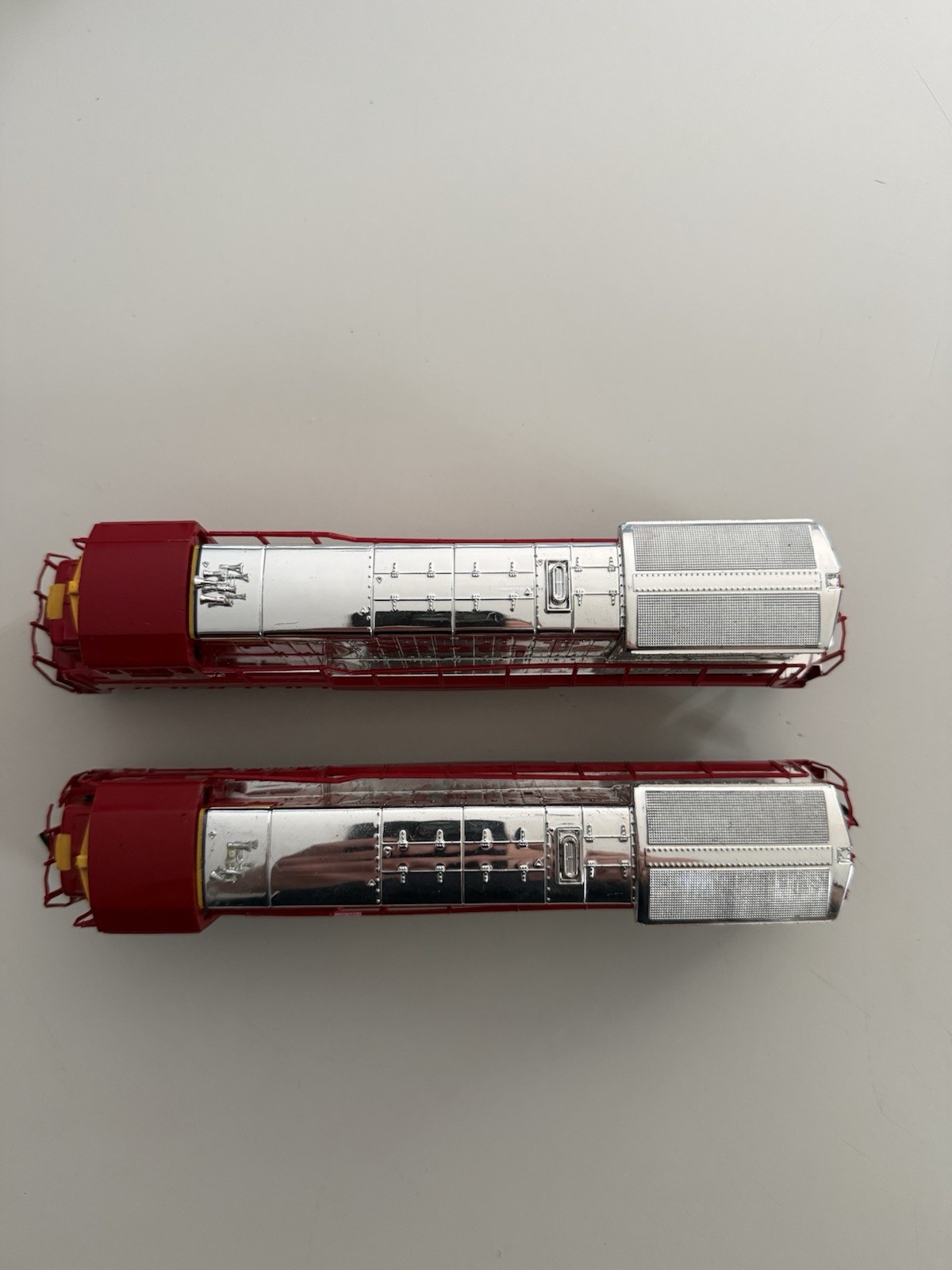 Rivarossi Ho Scale Model Train Diesel Locomotive GE U25C #350 Santa Fe Qty 2
