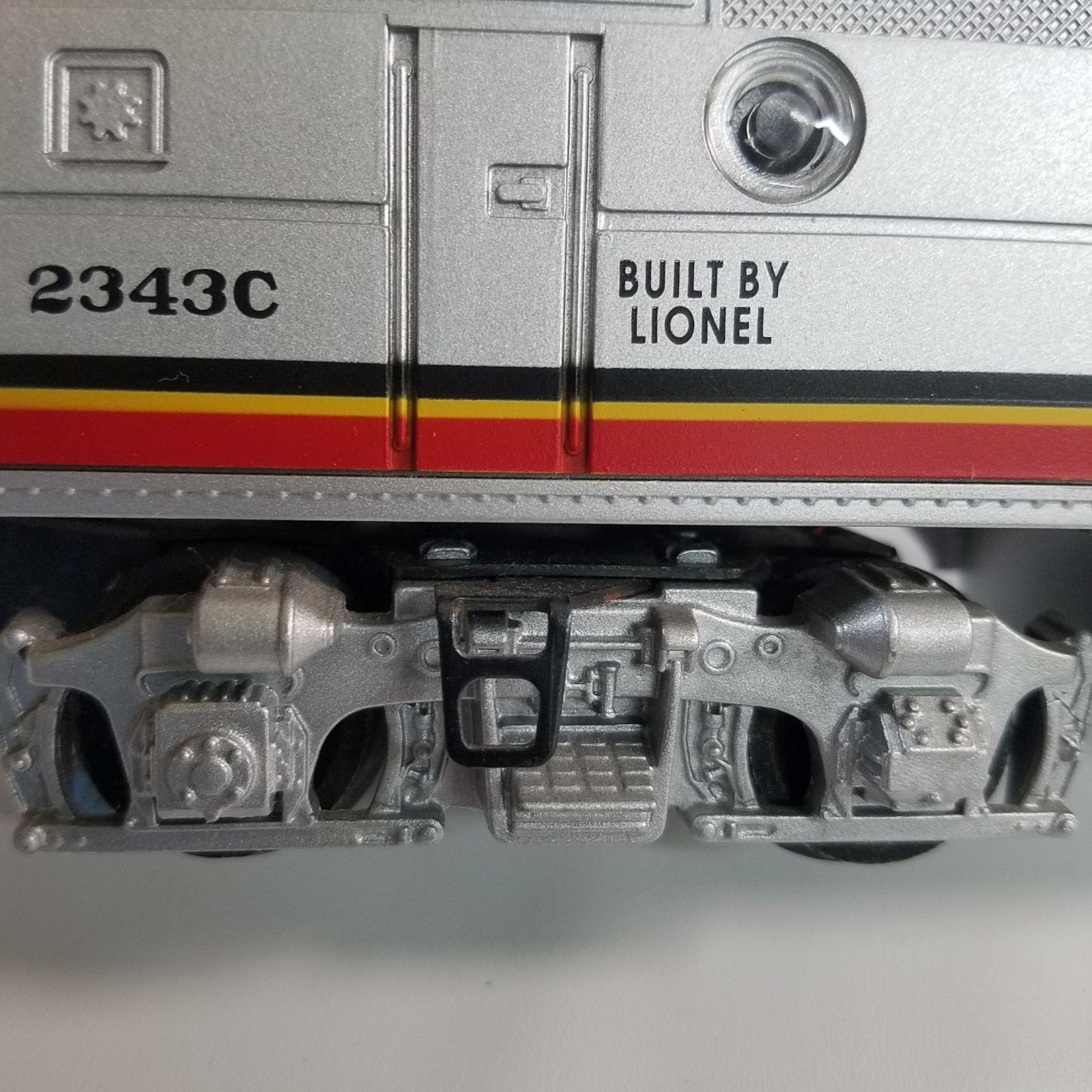 Lionel Santa Fe 2343C F3B War Bonnet O Gauge Silver Truck Clear Porthole 6-18136