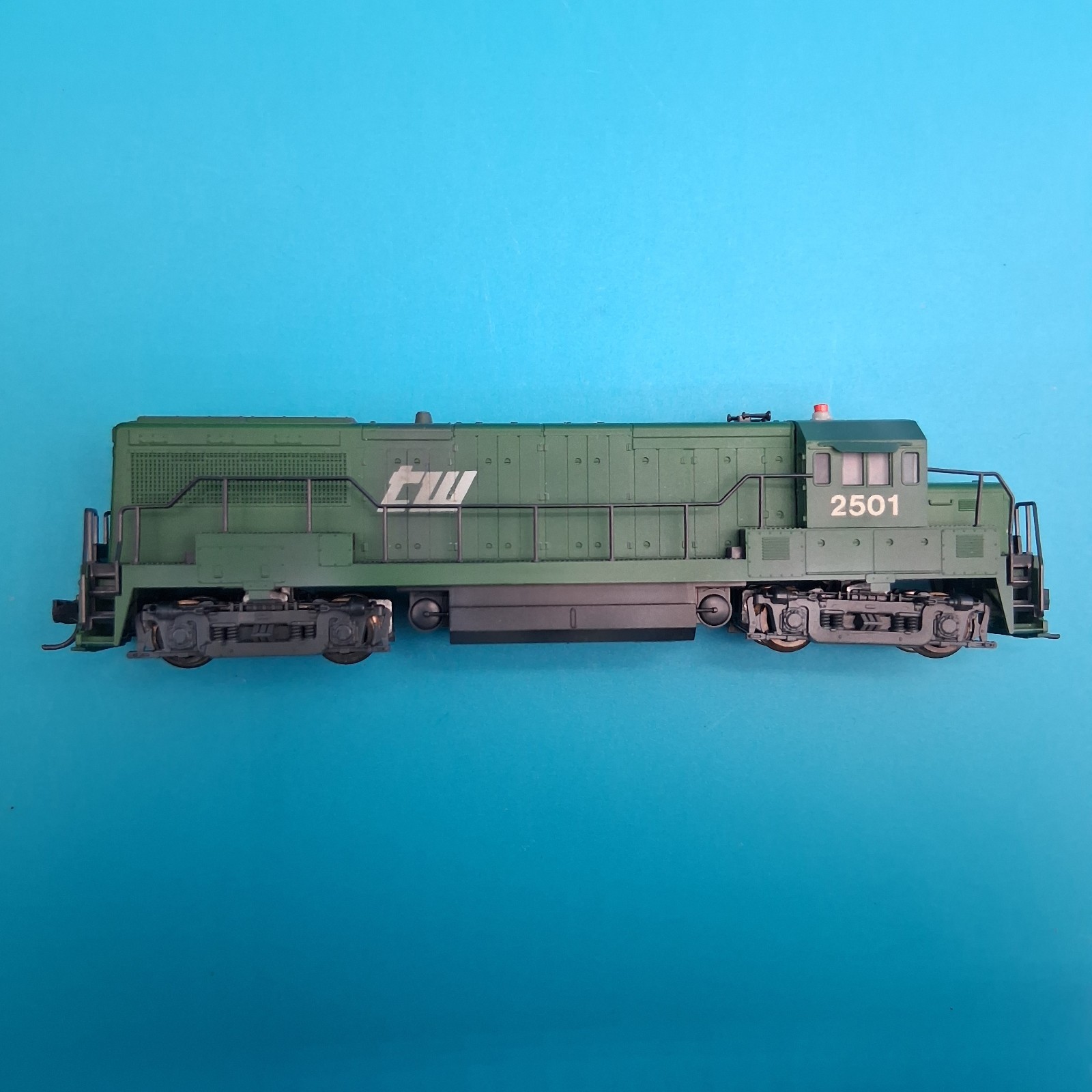 Atlas / Kato 8033 N Gauge ALCO C-425 (?) Locomotive Custom 2501 TW Green TESTED
