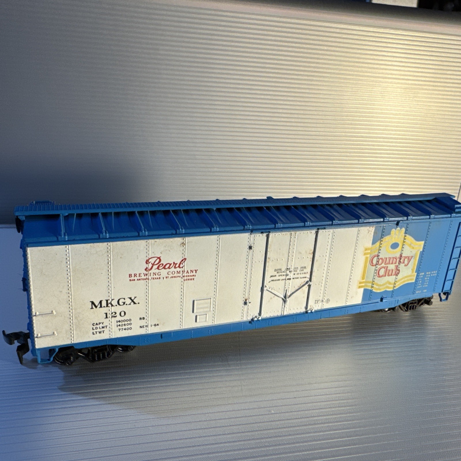 Athearn HO Scale 5381 W/V Country Club Boxcar