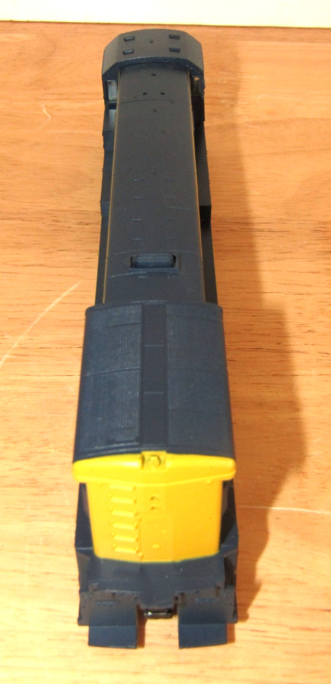Athearn HO 3501 Santa Fe U33-C Powered Locomotive 8517