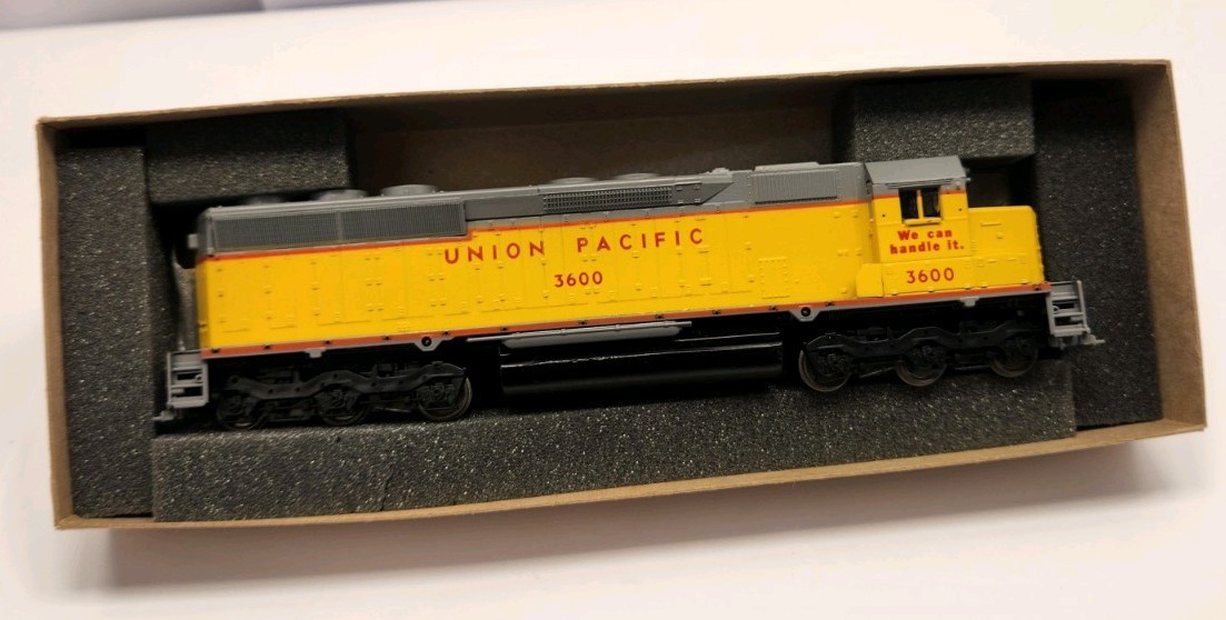 ATHEARN HO SD45 UNION PACIFIC 3600 POWERED DIESEL LOCOMOTIVE MINT B8