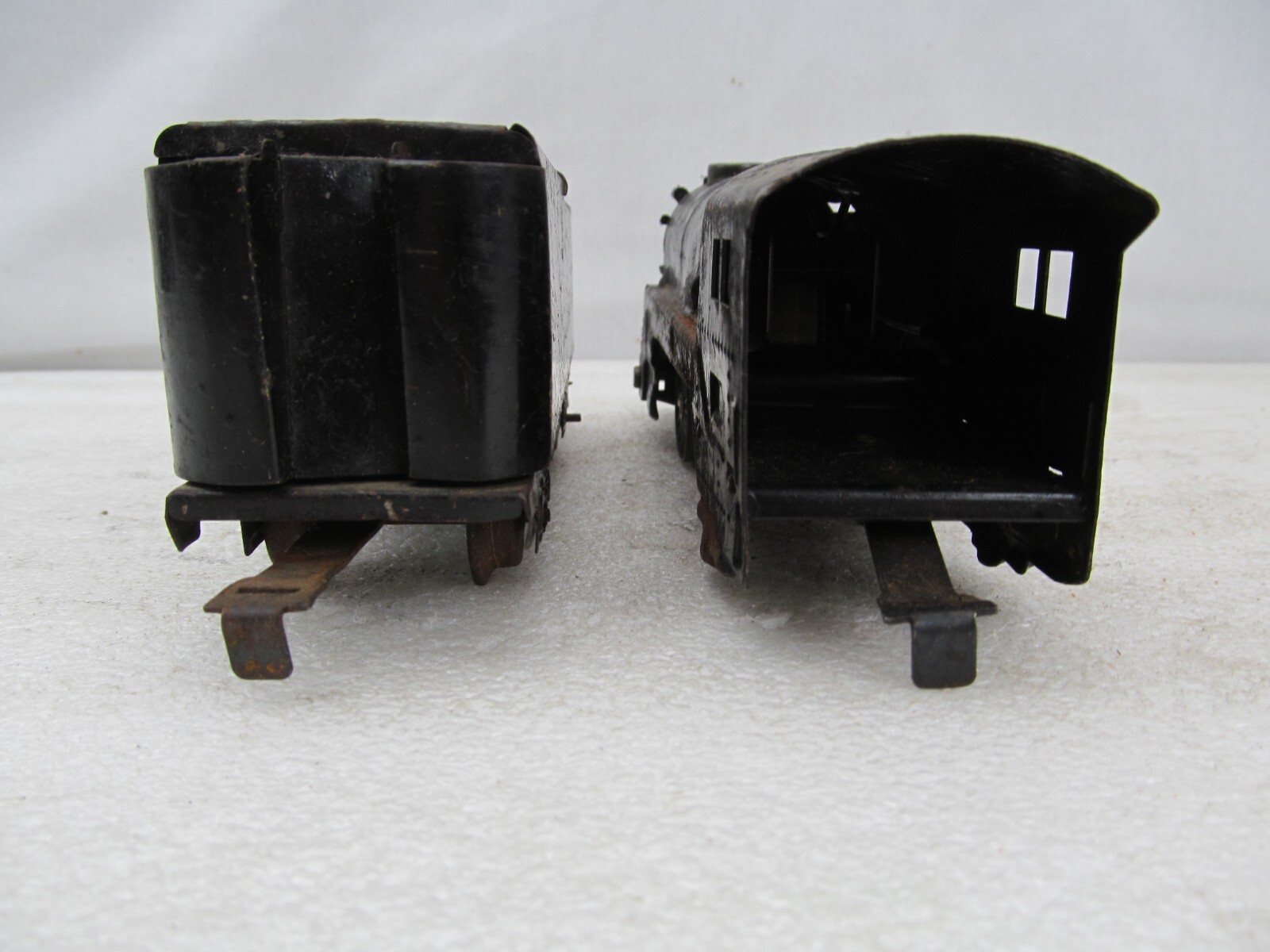 Marx Wind Up Tin Steam Locomotive & Tender Plastic Pilot & Boiler Plate Tested