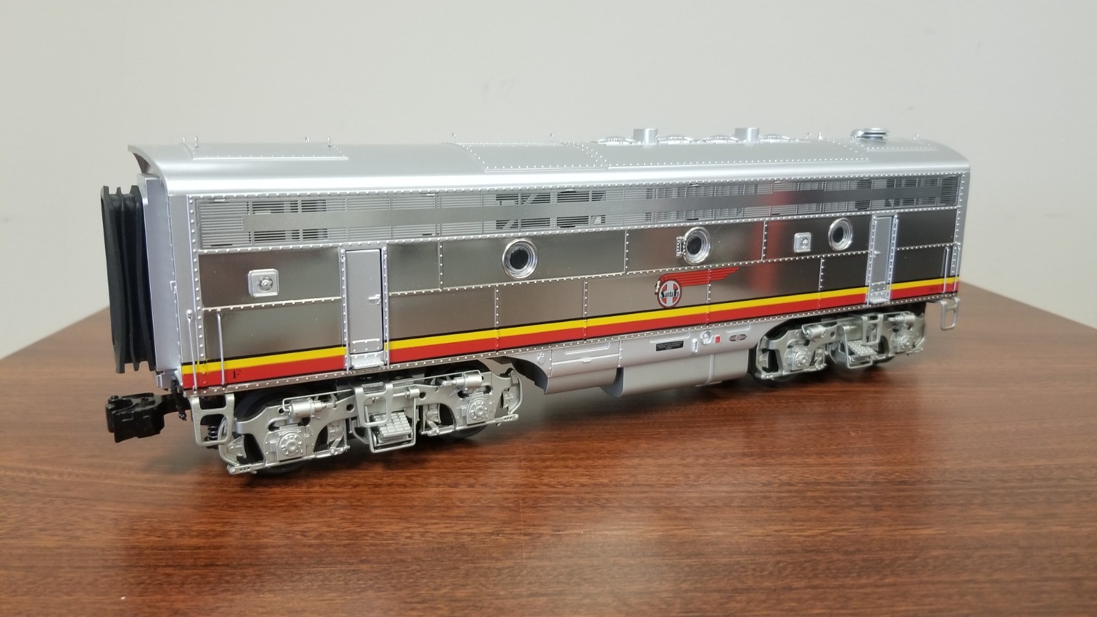 MTH Premier 20-20764-3 F3 B-Unit Diesel (Non-Powered) -Santa Fe Chrome – C8