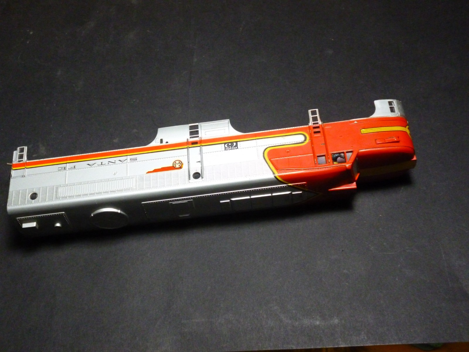 Ho Athearn Diesel locomotive Alco PA shell Santa fe custom weighted and coupler