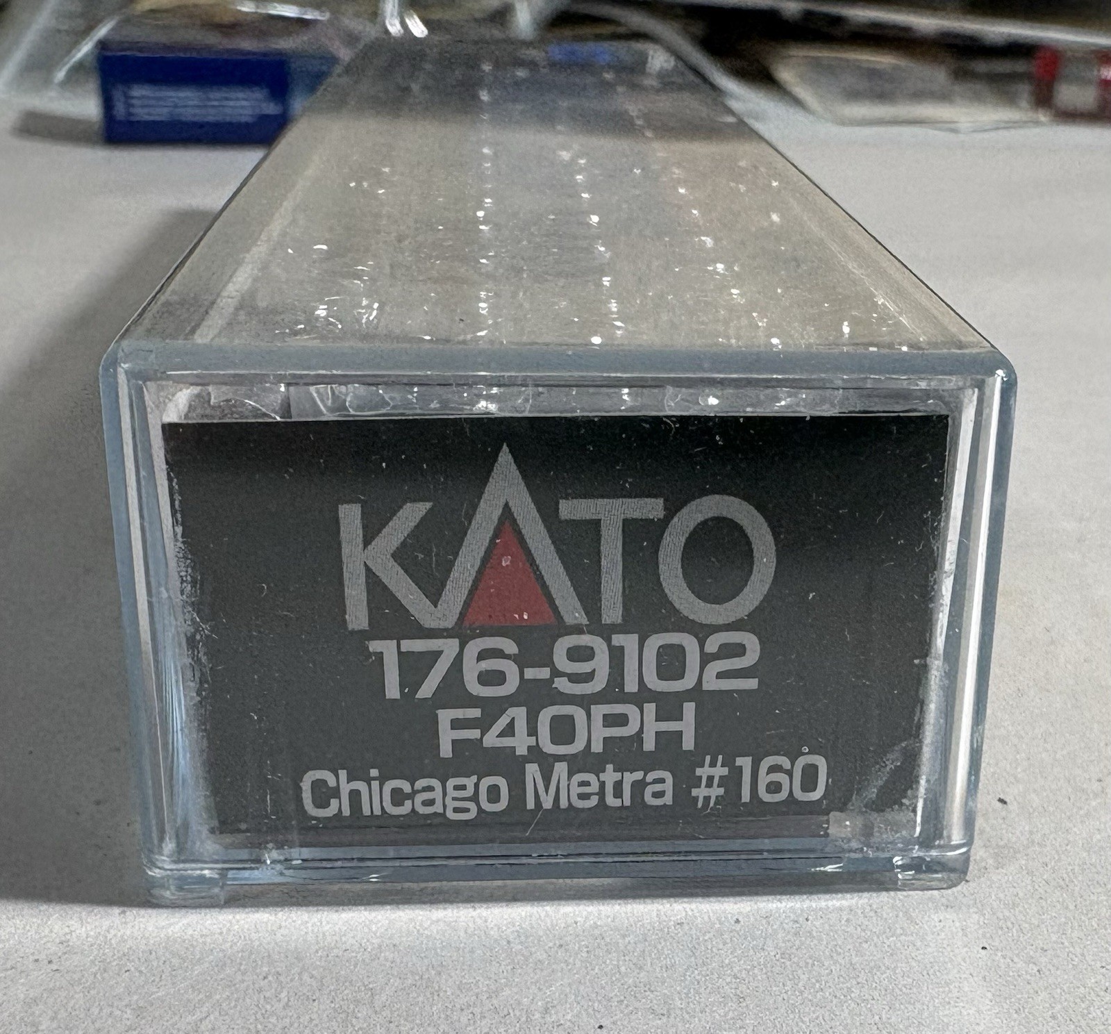 KATO 176-9102 N Scale F40PH Chicago Metra #160 “Village of Winfield” (NOS)