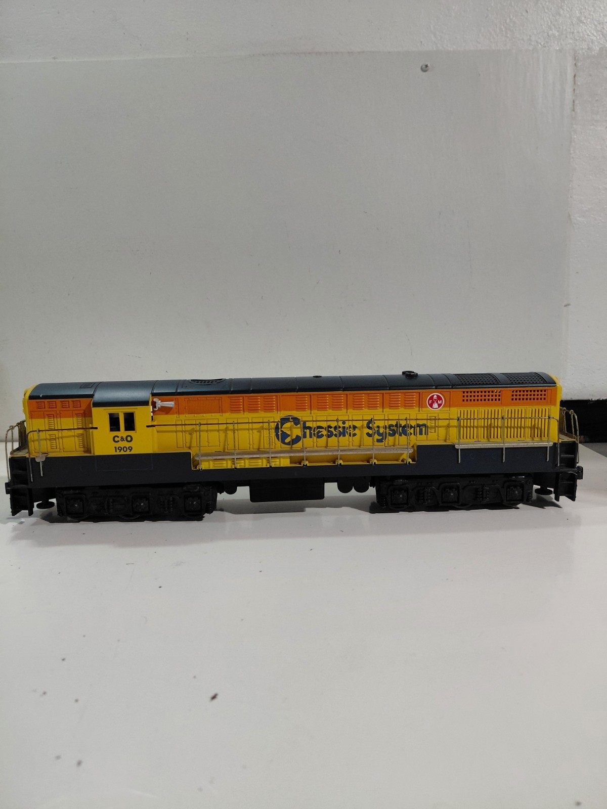 Williams 1909 O Gauge Model Railroad Chessie FM Trainmaster Diesel Locomotive