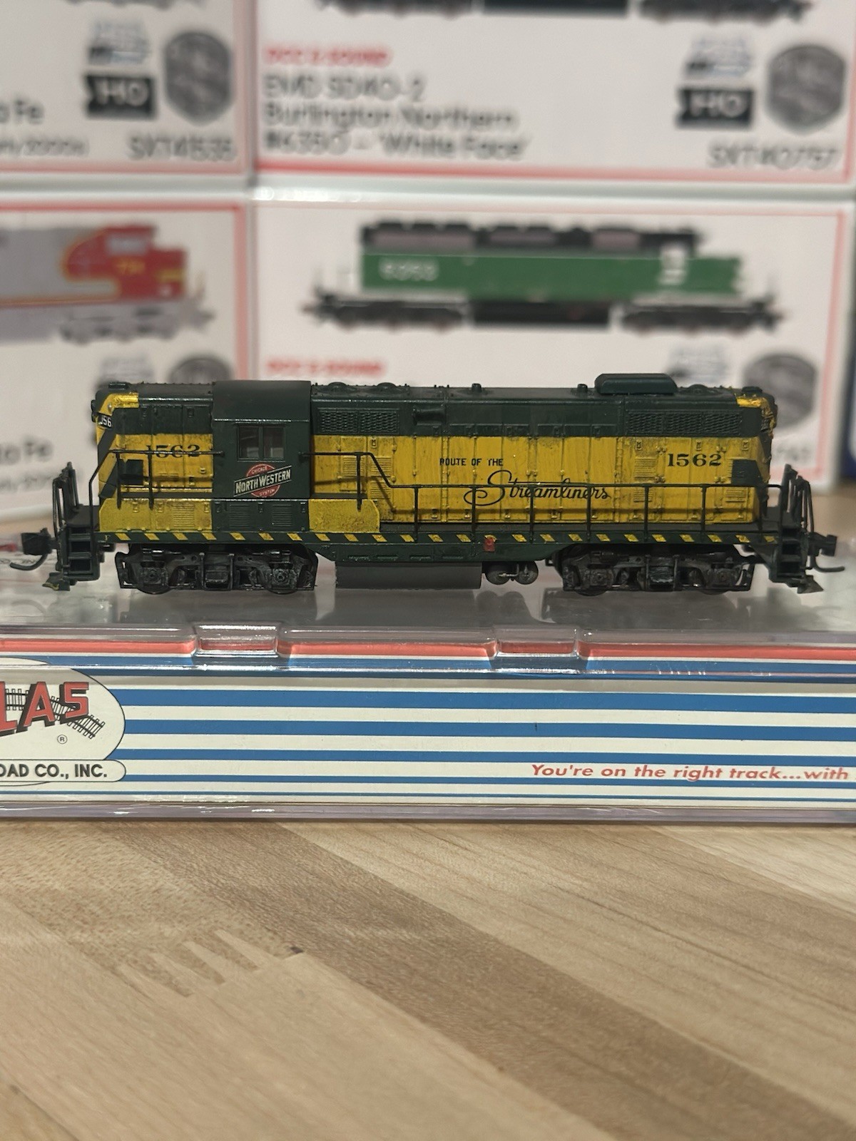 Atlas N GP-9 Ph 2 CNW Chicago and Northwestern #1562 DC weathered Custom￼