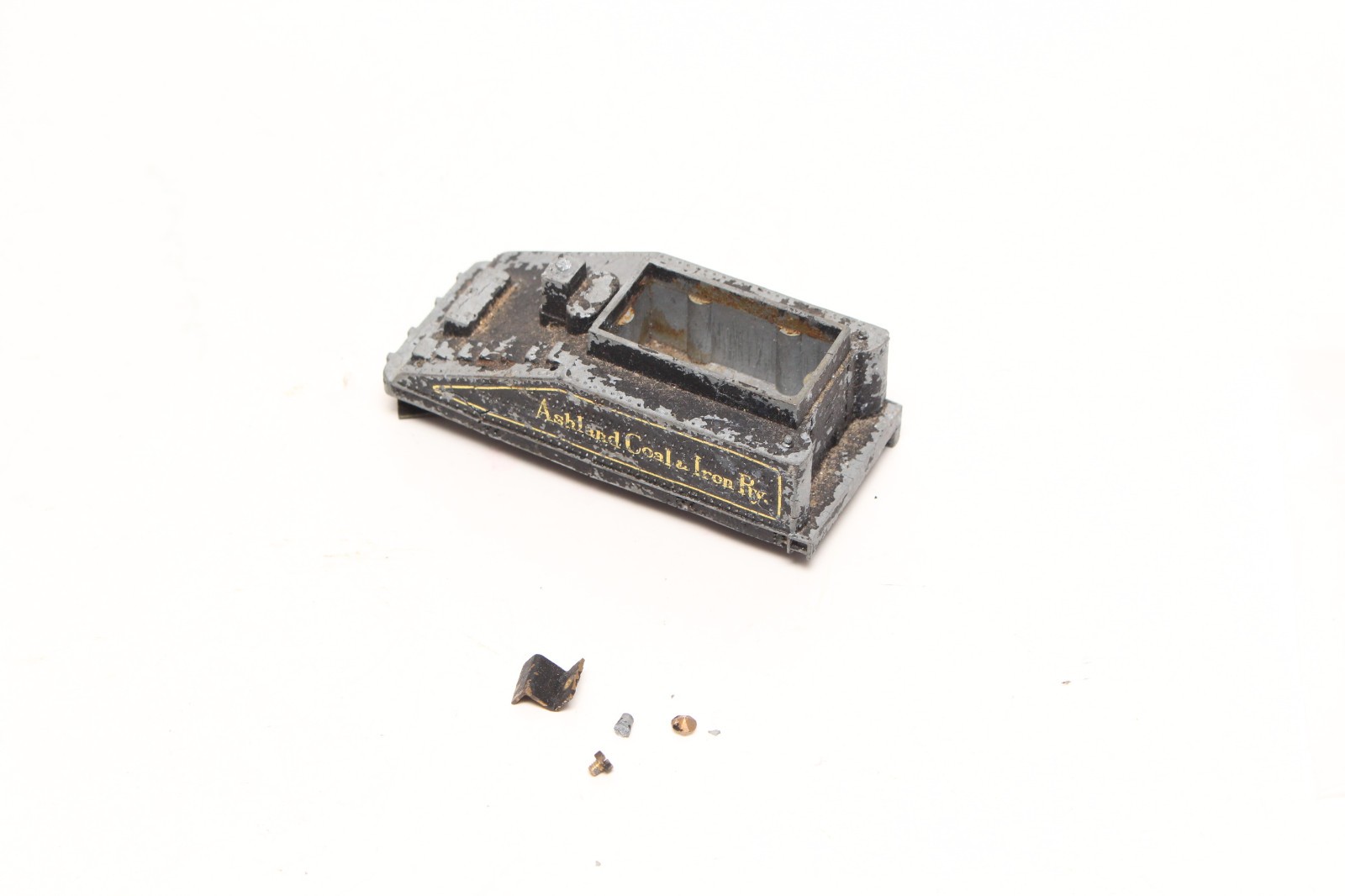 HO PARTS SLOPED BACK TENDER WHITE METAL MANTUA TYCO BOWSER ?