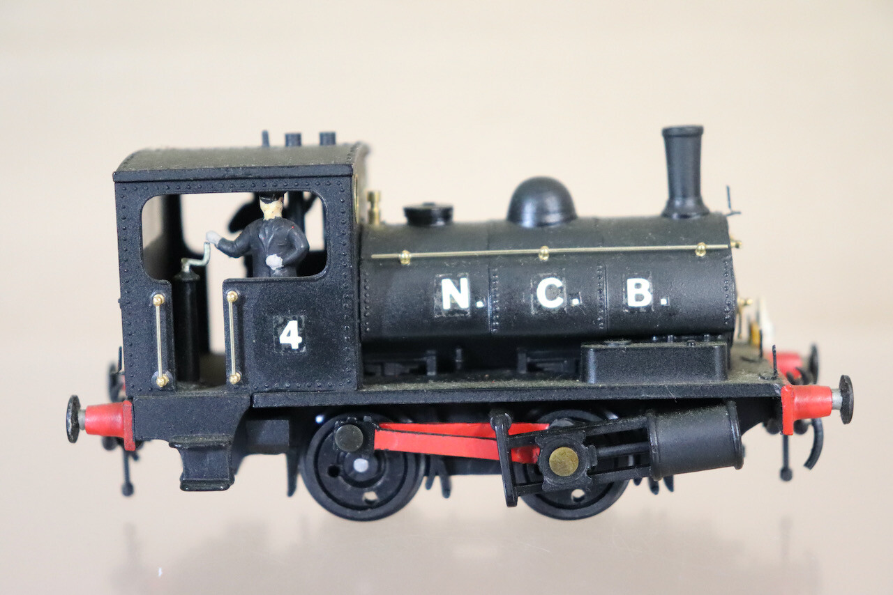 AIRFIX HORNBY KIT BUILT NCB 0-4-0 ASPINAL TANK LOCO & COAL WAGON SET nz