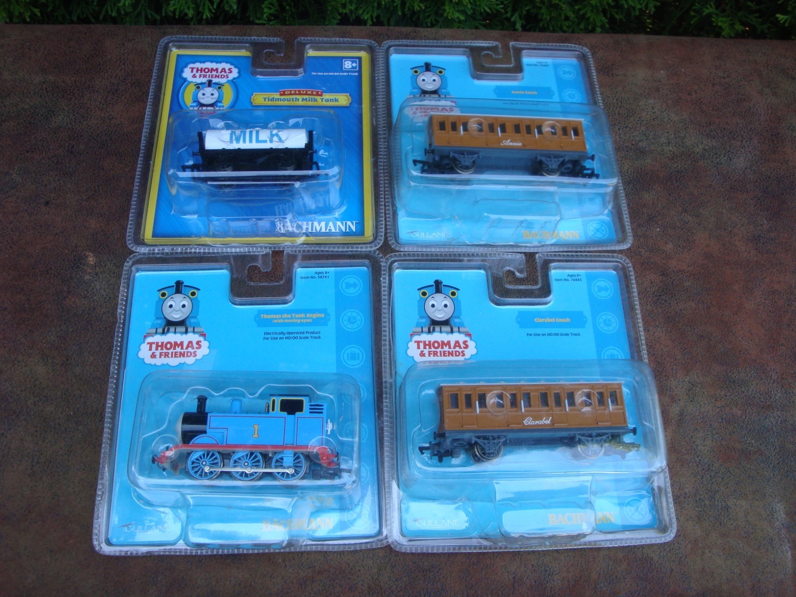 Lot of (4) Thomas & Friends Tank Engine and Cars by Bachmann- HO/OO scale (2002)