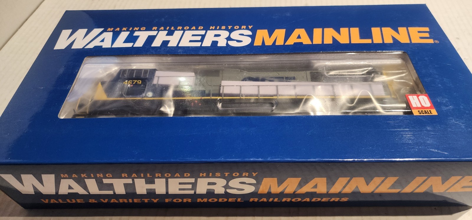 Walthers Mainline HO Scale EMD SD70M Diesel CSX #4679 DCC Ready
