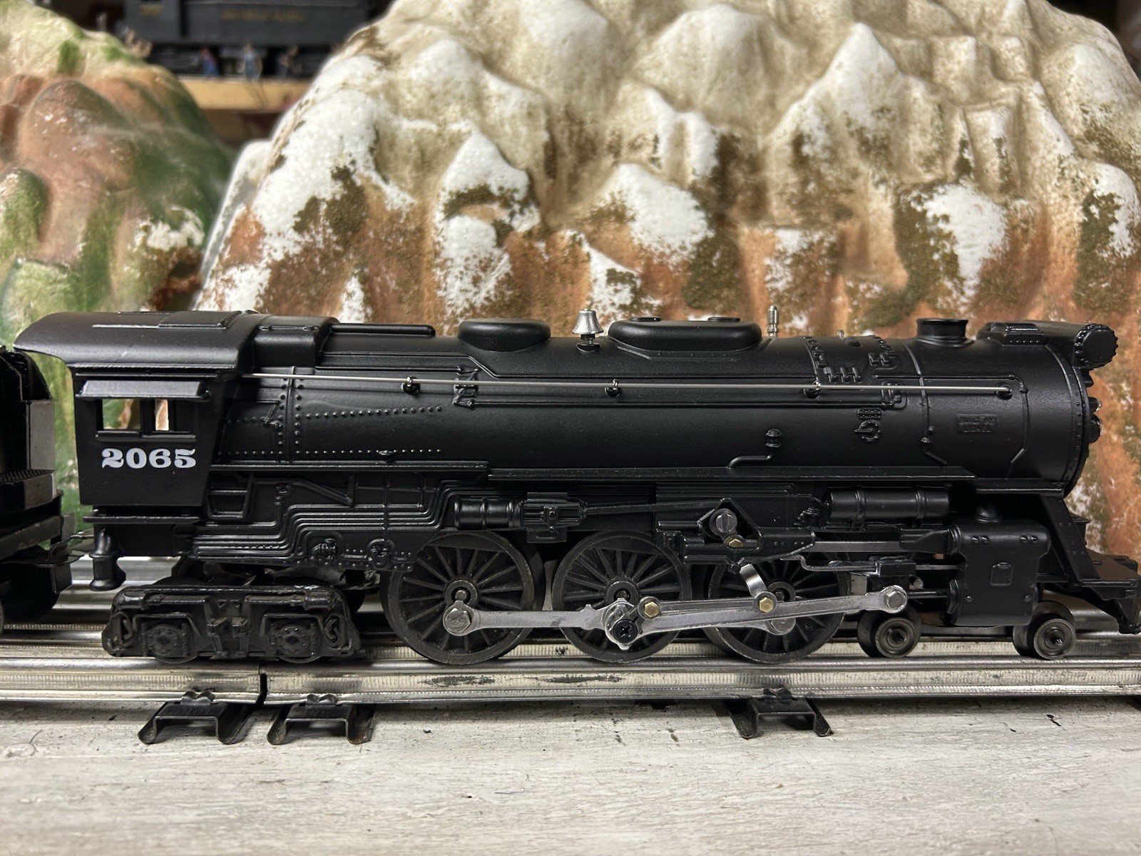 Lionel 2065 Locomotive W/6466WX Tender C-7 See Full Description