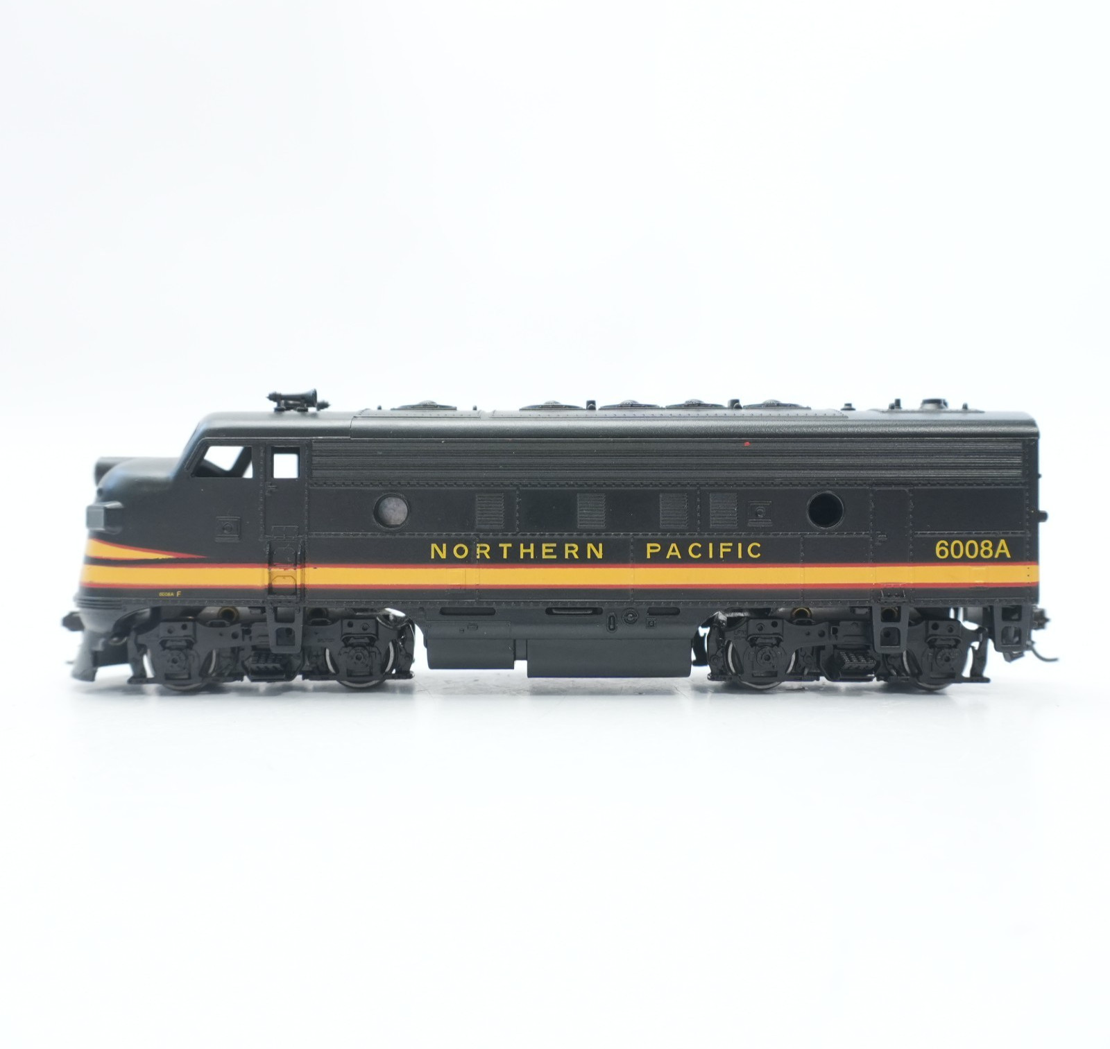 HO Scale EMD F7A-B Diesel Engine Northern Pacific NP 6008A / B BLI 6677 Paragon4