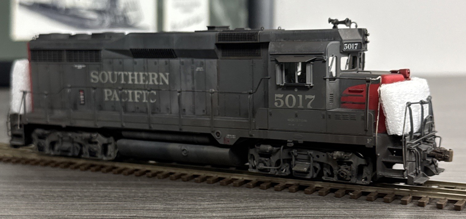 Challenger Imports, Ltd. HO Brass #2164.1 GP-30 Phase II Southern Pacific #5017