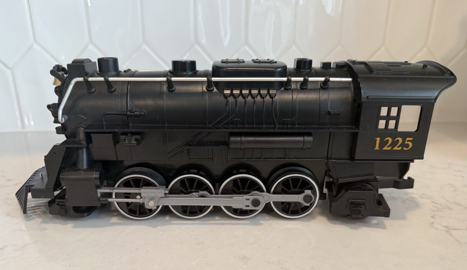 Lionel Polar Express Train Engine Locomotive 1225 Model 711795 Battery G Scale