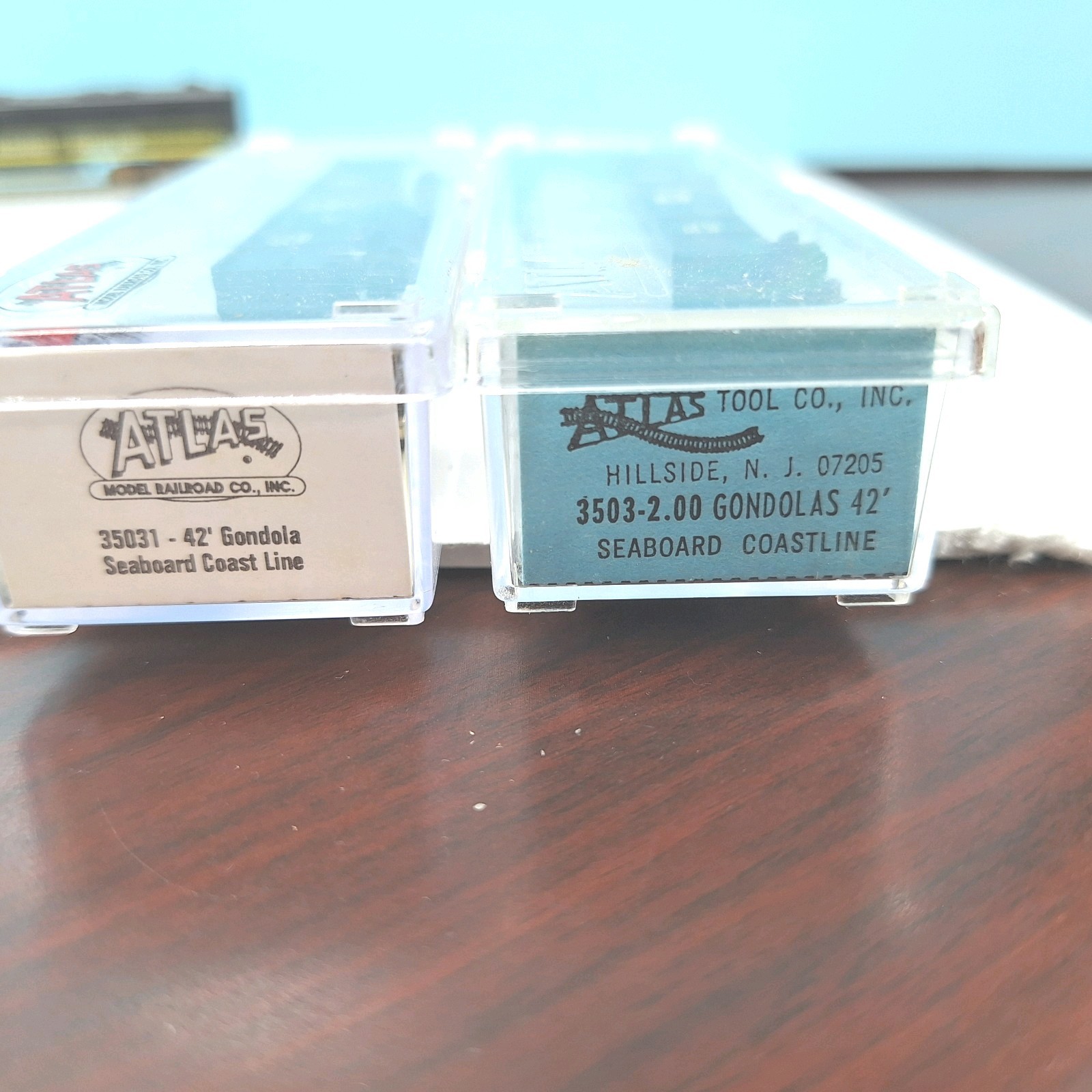 N Scale Seaboard Coastline Diesel Locomotive and 2 Gondolas