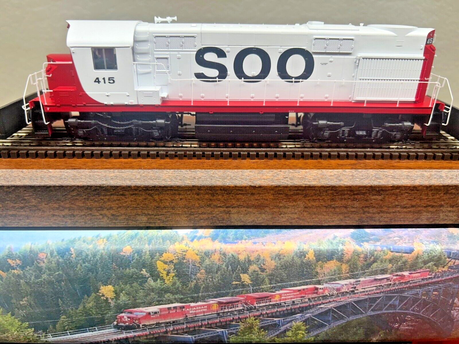 SOO LINE RS27 LOW HOOD ROAD SWITCHER LOCO DCC / “QUANTUM SOUND” HO Scale NEW OOP