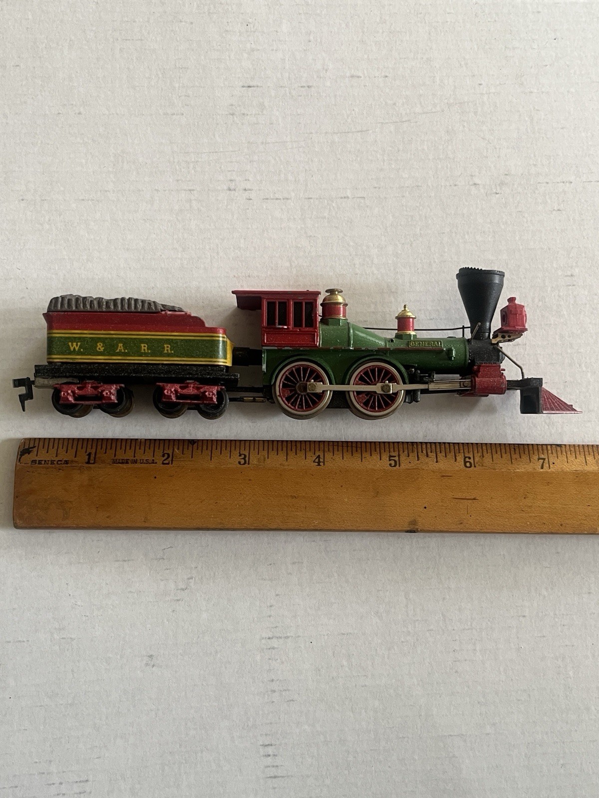 Mantua General 3960 Locomotive with Tender 3240 HO. Not Tested. Wheels Missing