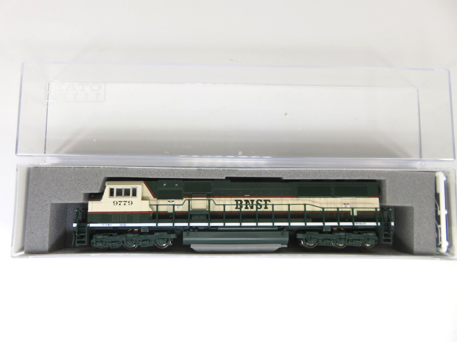 Kato 176-6312 N Scale BNSF EMD SD70MAC Locomotive #9779 Executive Scheme
