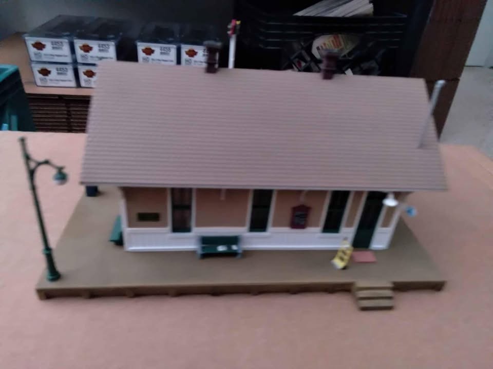 Woodland Scenics HO-Scale Dansbury Depot – Built-&-Ready Landmark Structures