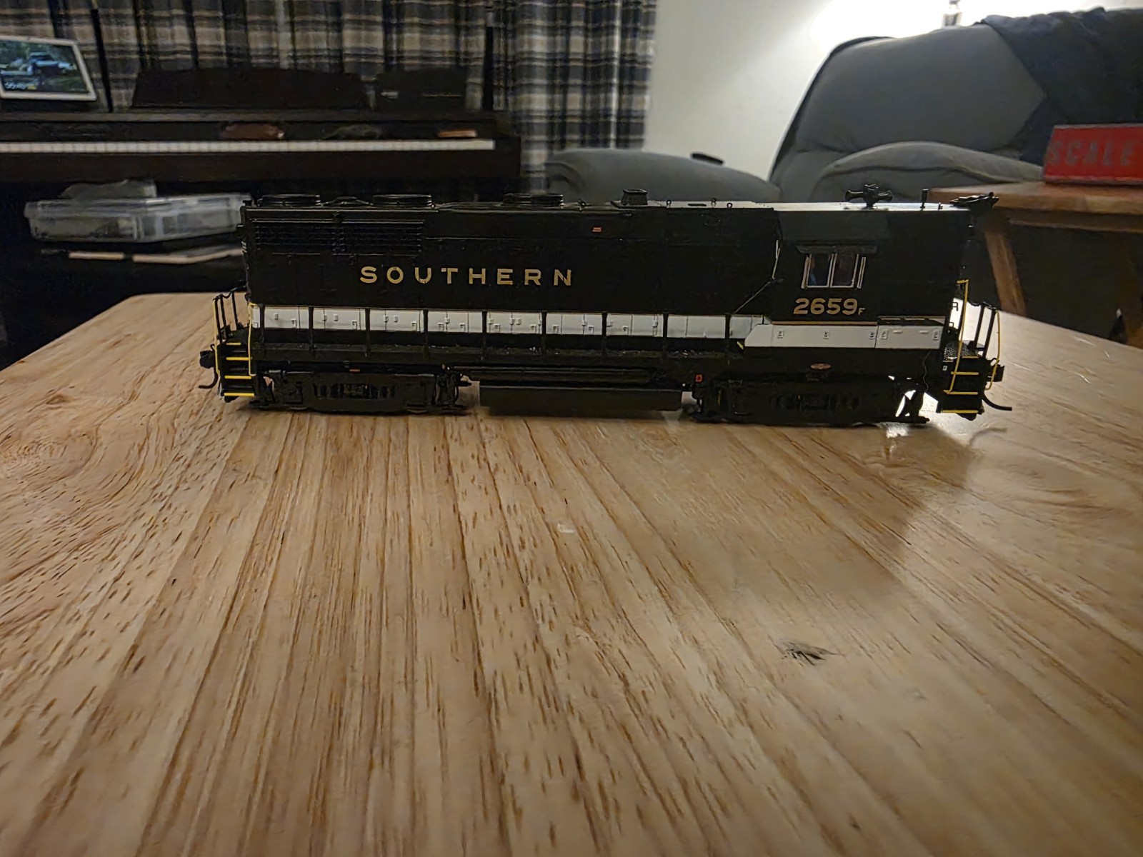Broadway Limited Imports HO Scale Southern GP35 Paragon4 Sound Decoder Equipped