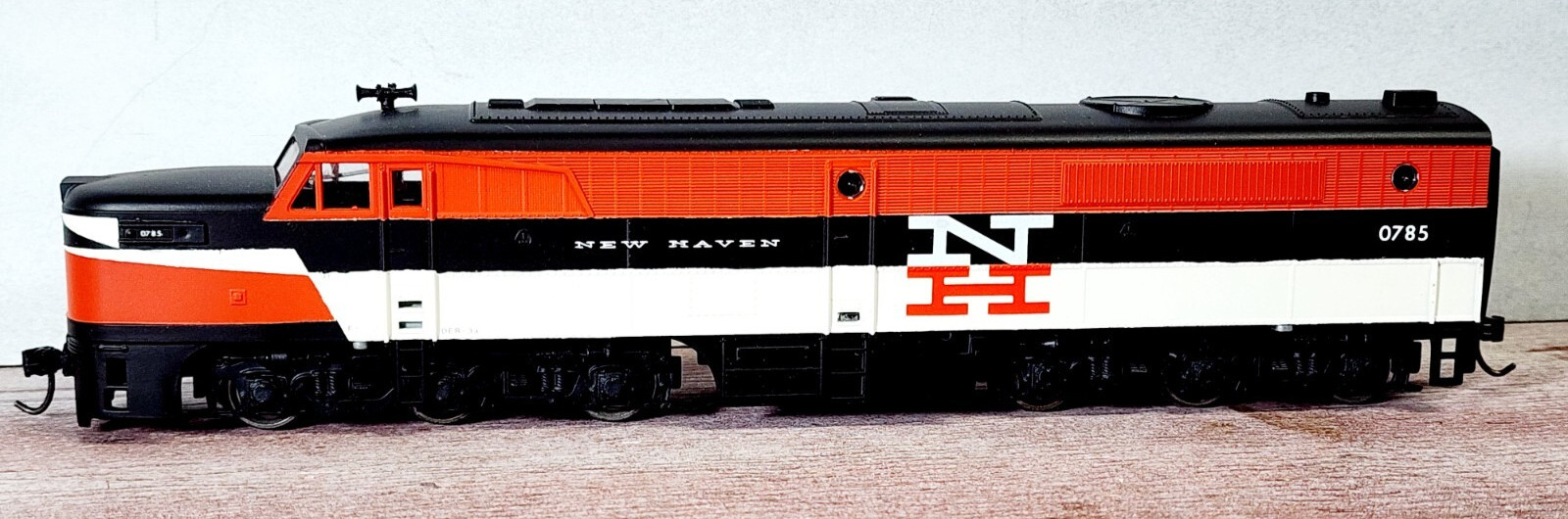 New Haven Railroad ALCO PA-1 Diesel Reverse McGinnis Paint Athearn Blue Box 3301