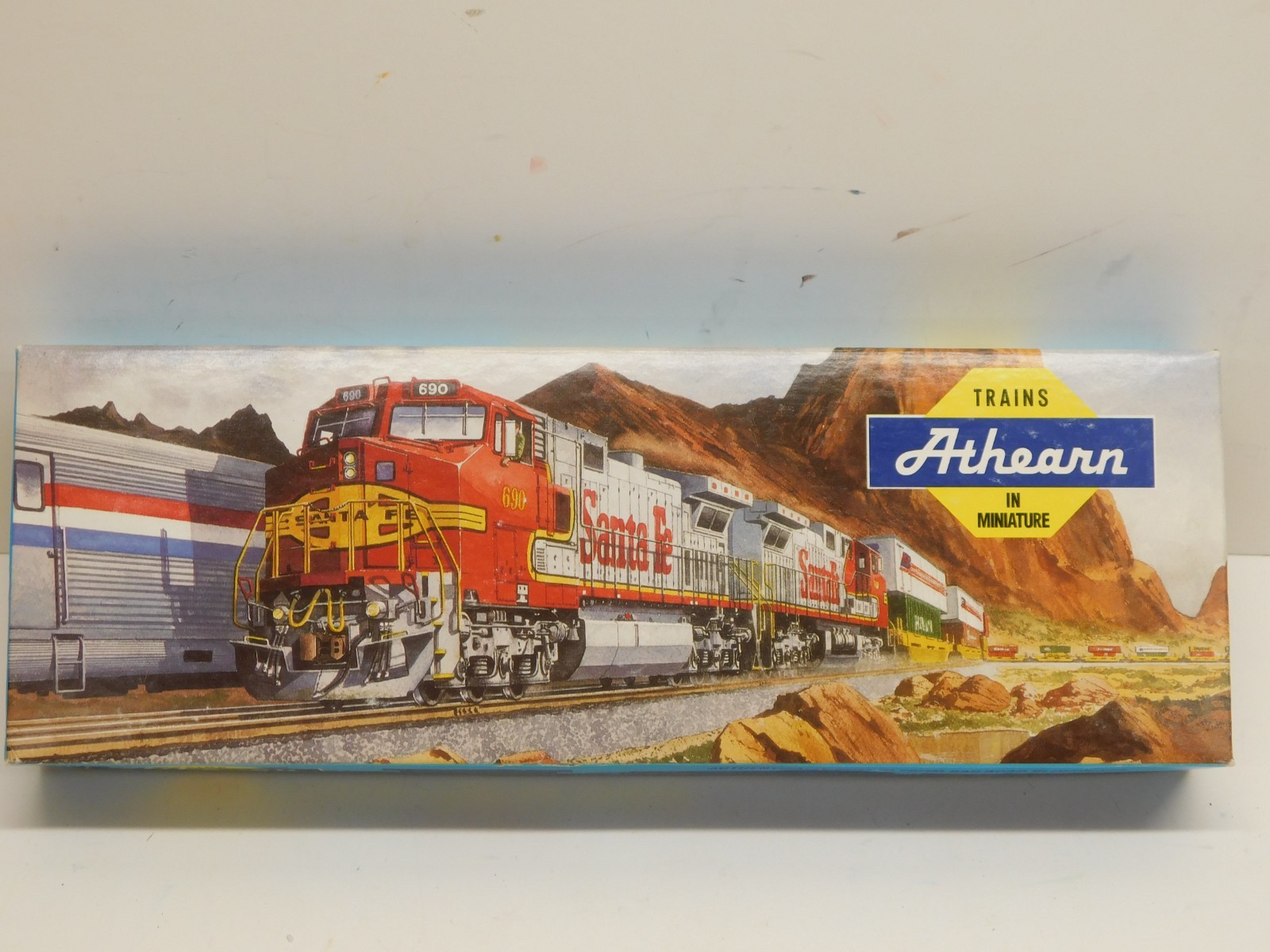 Athearn HO Blue Box Union Pacific GP9 Diesel Engine #130 – Powered Unit