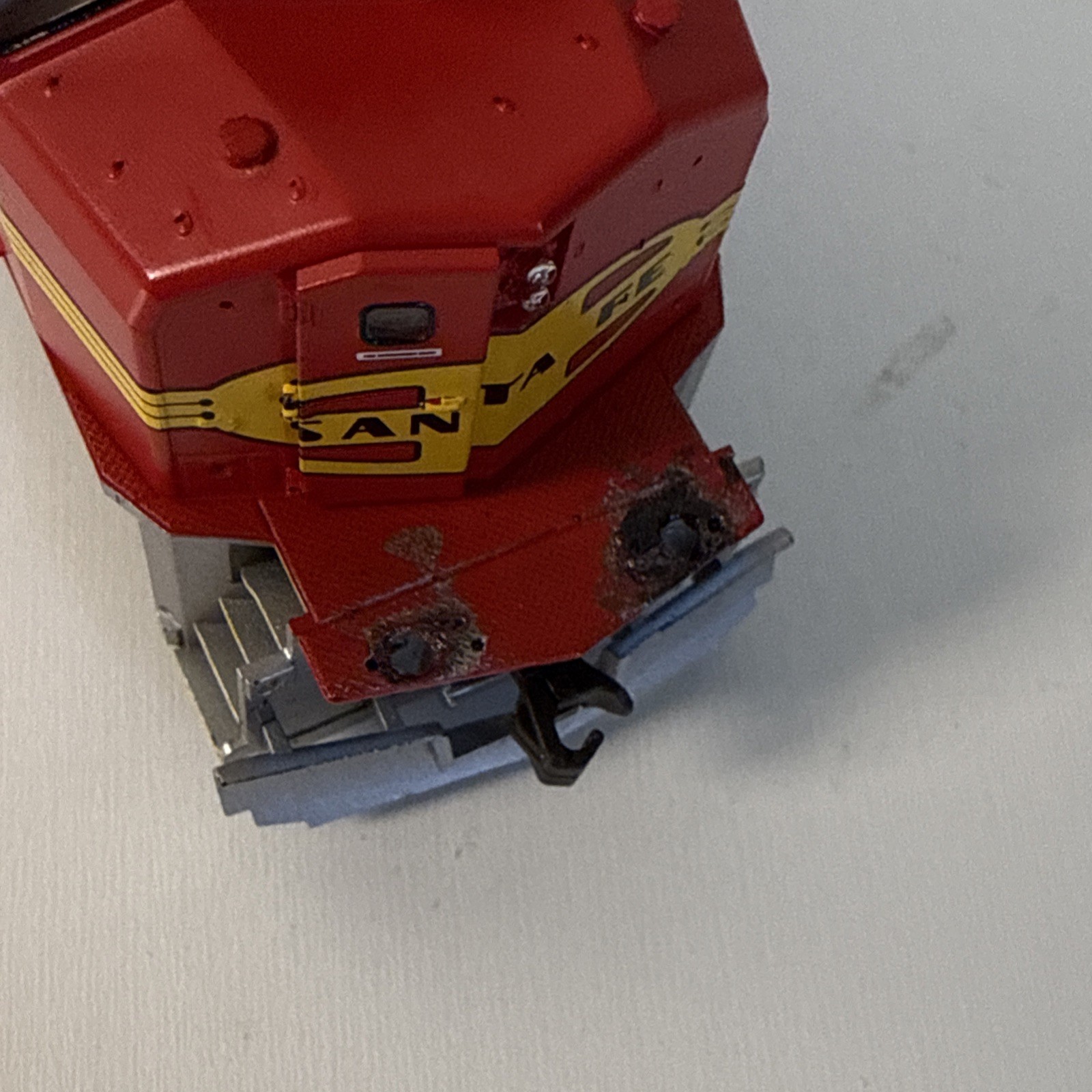 ATHEARN / GENESIS # G6135~ BNSF SD75M POWERED LOCOMOTIVE # 8270 ~HO SCALE