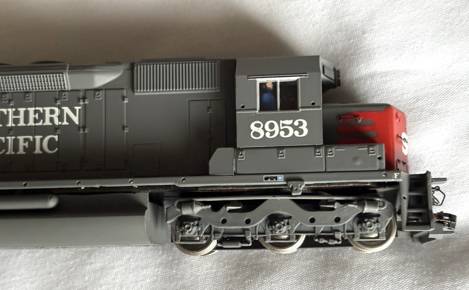 HO Gauge Bachmann 11605 EMD SD45 SOUTHERN PACIFIC Loco 8953 SP “Bloody Nose”