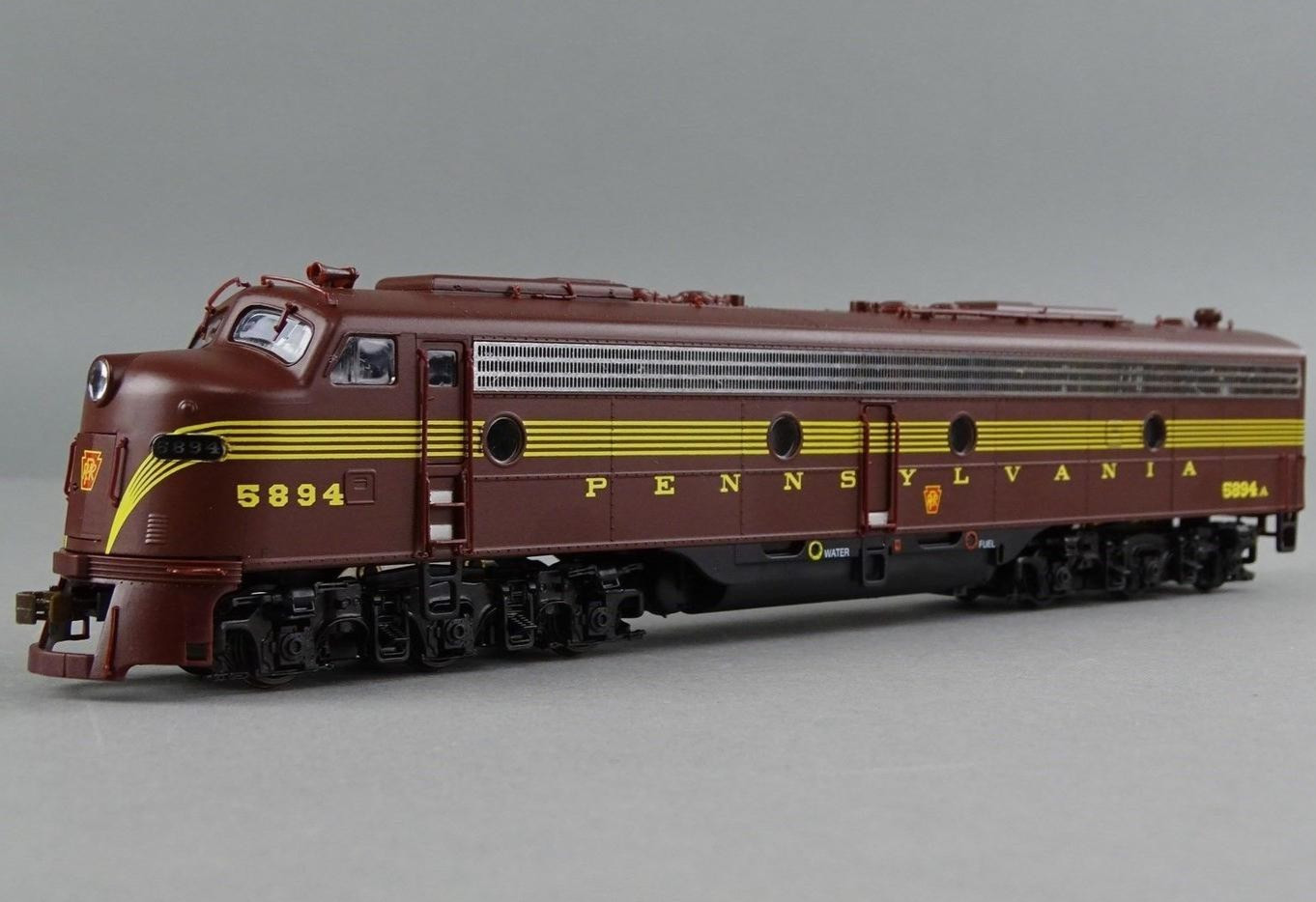 HO EMD E8/E9 PRR Pennsylvania #5894 DC NIB NOS # 8117