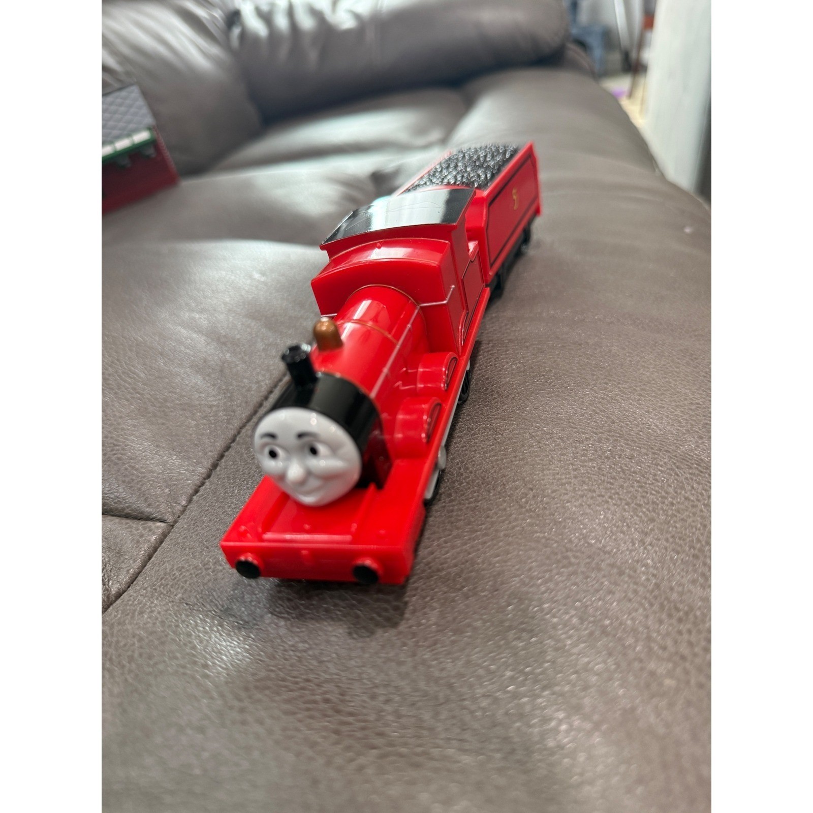 Thomas & Friends James the Red Engine Motorized Train Gullane 2006 No 5 works