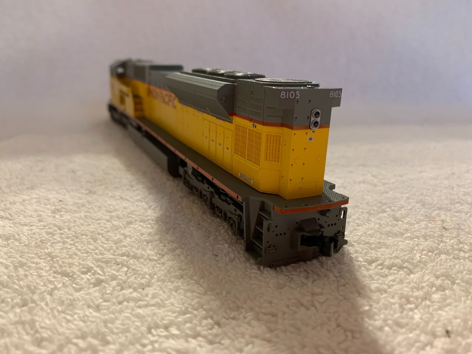 KATO #37-6355 HO Scale Union Pacific EMD SD90/43MAC Diesel Locomotive #8105