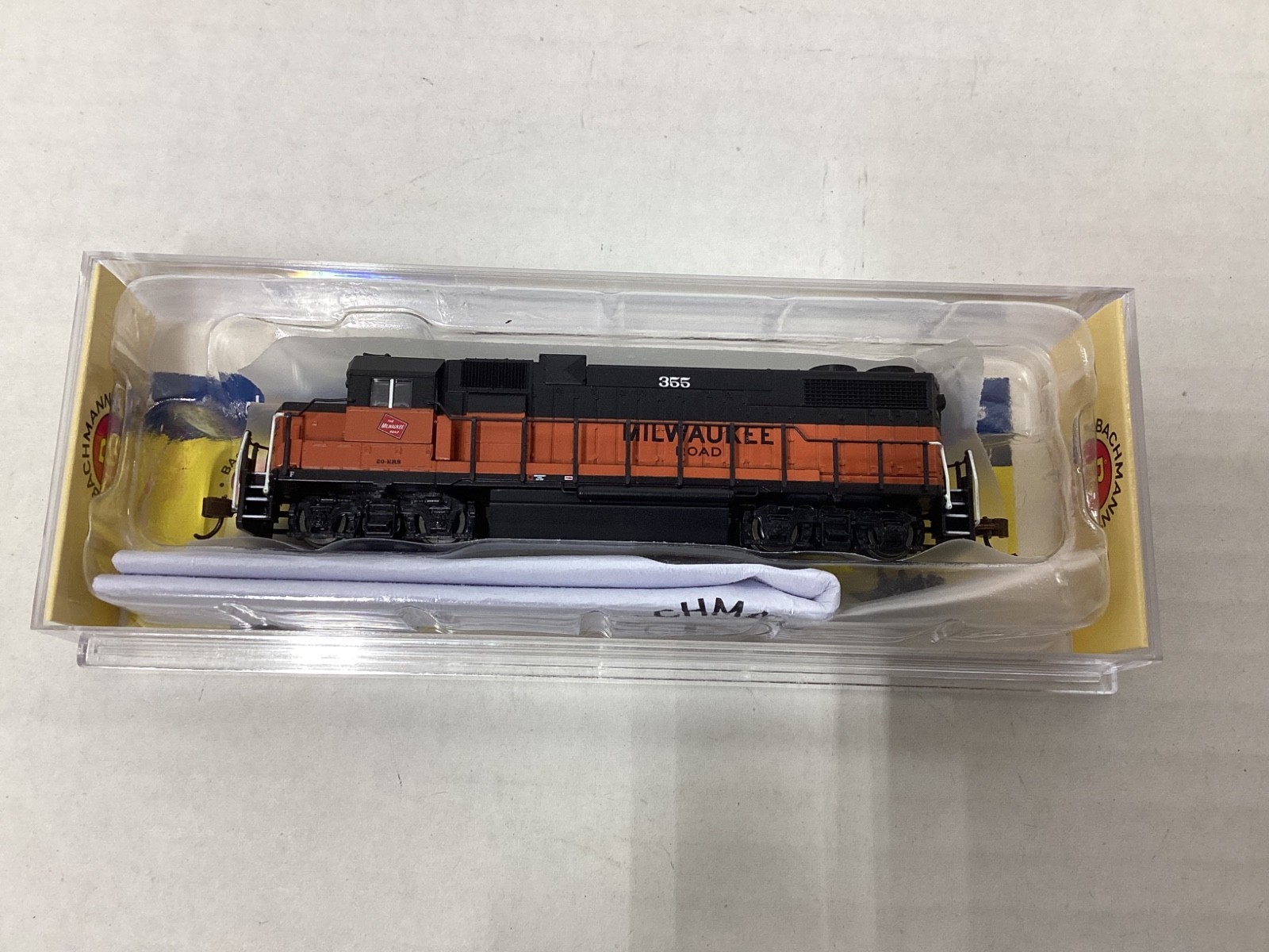 Bachmann #61753 N scale “Milwaukee Road” GP38-2 DCC READY diesel Rd.#355