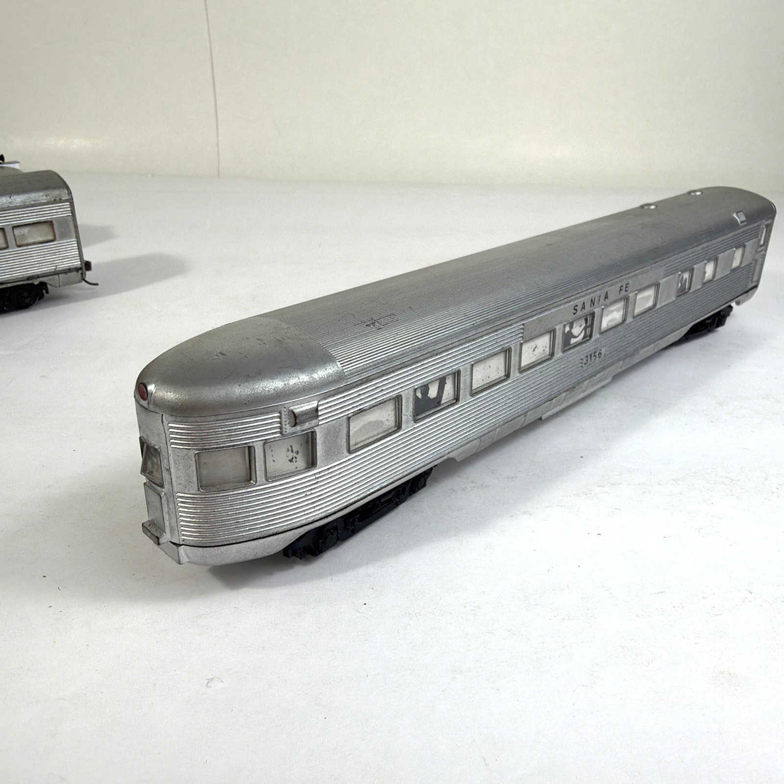 Sante Fe PASSENGER CAR LOT HO Scale Silver – Look Rolling Cars 10″ long