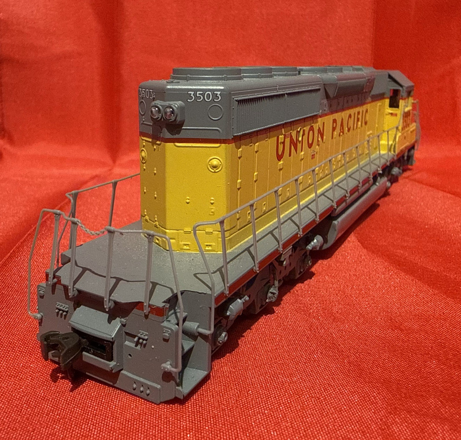 HO Athearn Union Pacific #3503 Diesel Locomotive Runs Strong