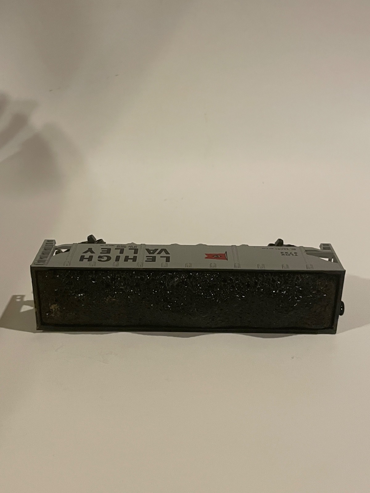 1975 HO Gauge Le High Valley Gray Coal 42′ Quad Hopper Car No. 2722 by Bachmann