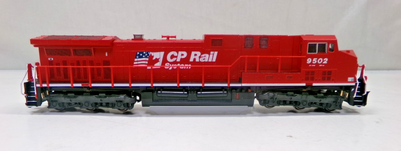 N scale Kato CP Rail AC4400 CW diesel engine in orig box (lot N 35)