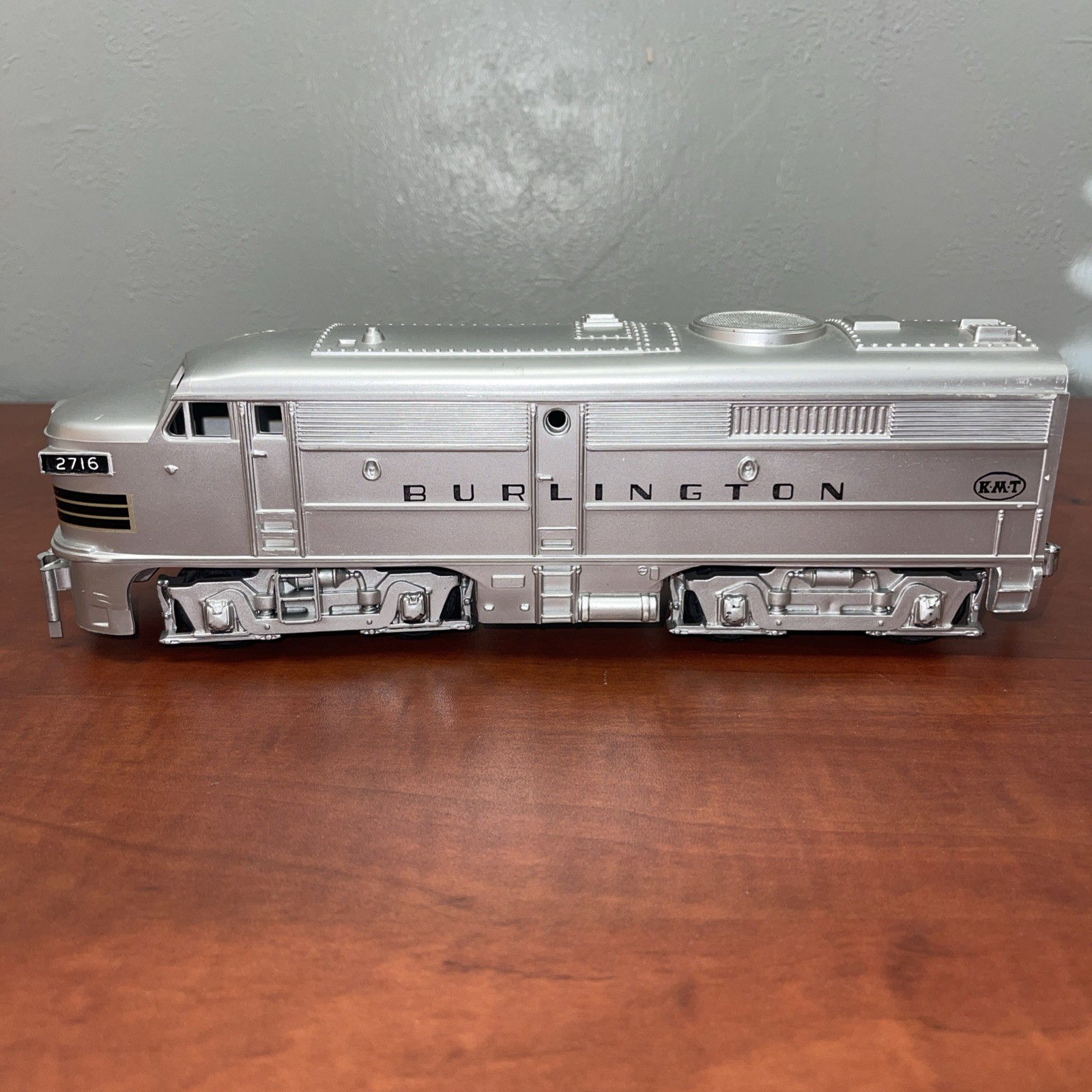 KMT Kusan Auburn Train 2716 ALCO DIESEL LOCOMOTIVE BURLINGTON SHELL No Motor