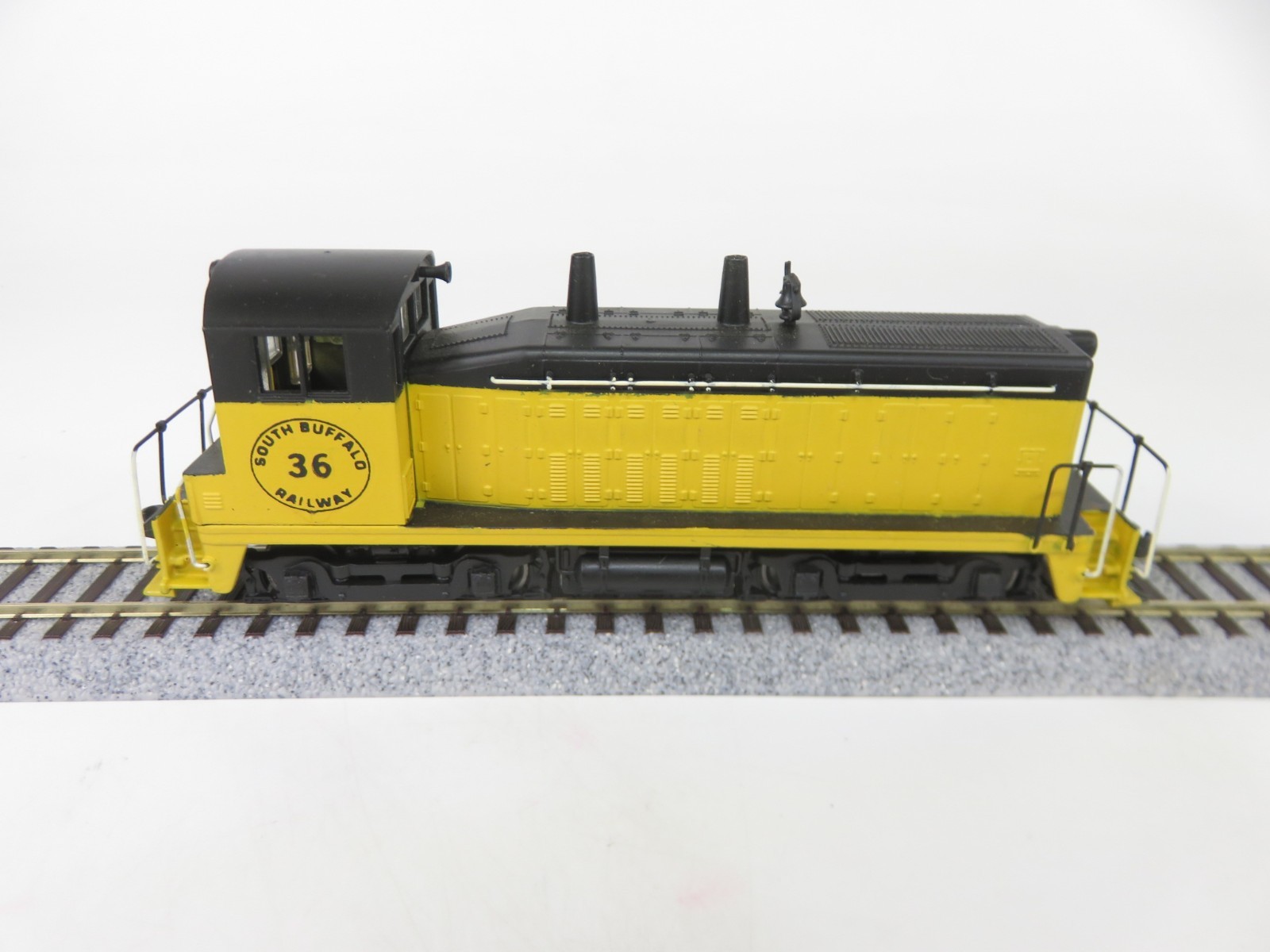 Athearn Blue Box HO Scale South Buffalo EMD SW-7 Diesel Locomotive Road #36