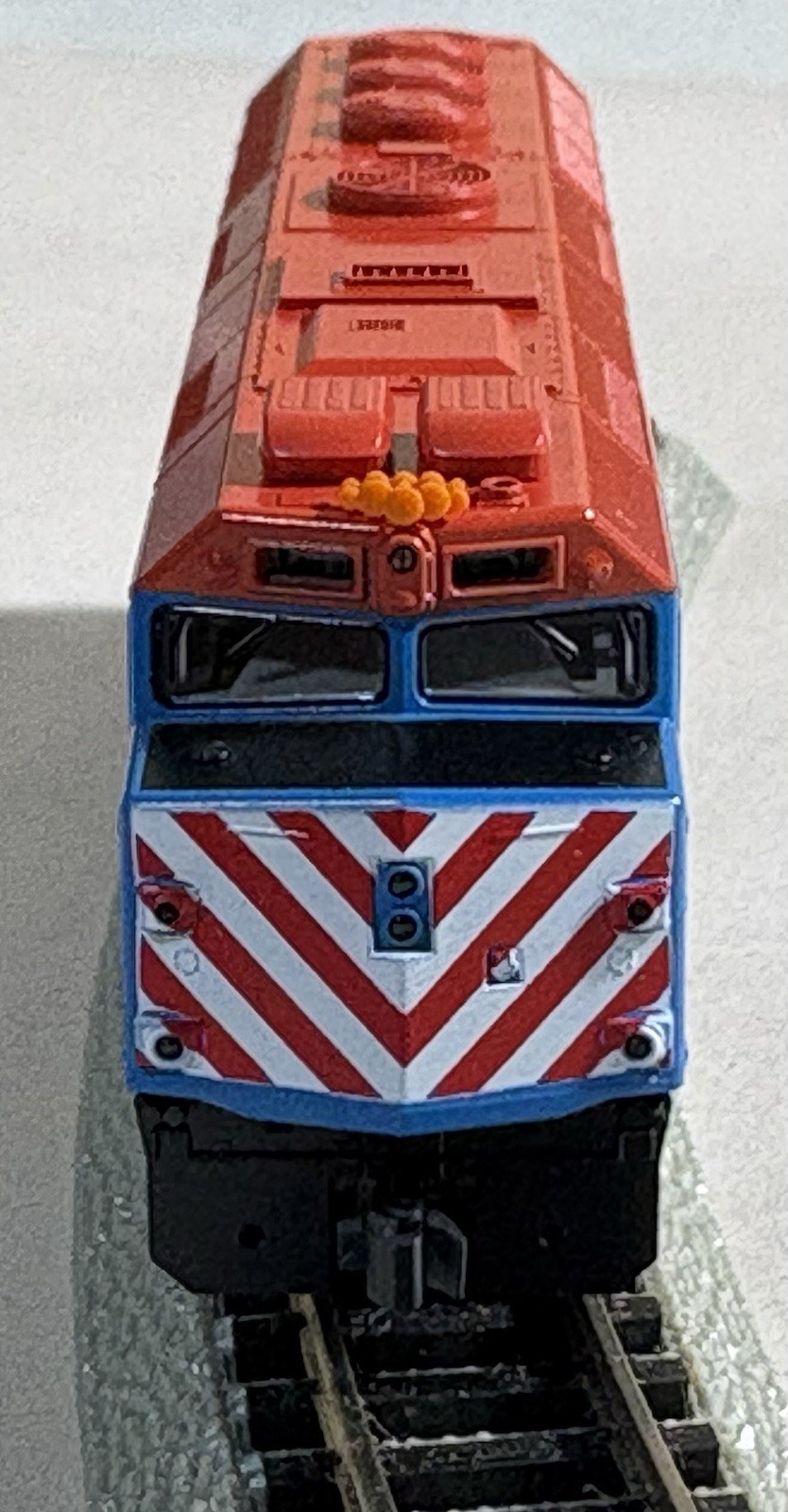 KATO 176-9102 N Scale F40PH Chicago Metra #160 “Village of Winfield” (NOS)