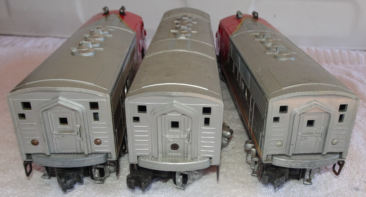 1950’s Lionel SANTA FE 2353 Diesel Locomotive & Dummy & B-Unit 3 Pieces O Gauge